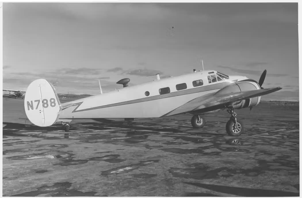 N788 — Twin-engine aircraft
