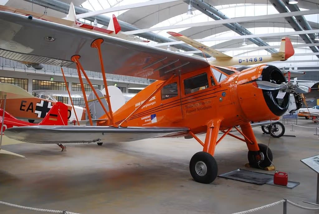 Unidentified — Single-engine aircraft