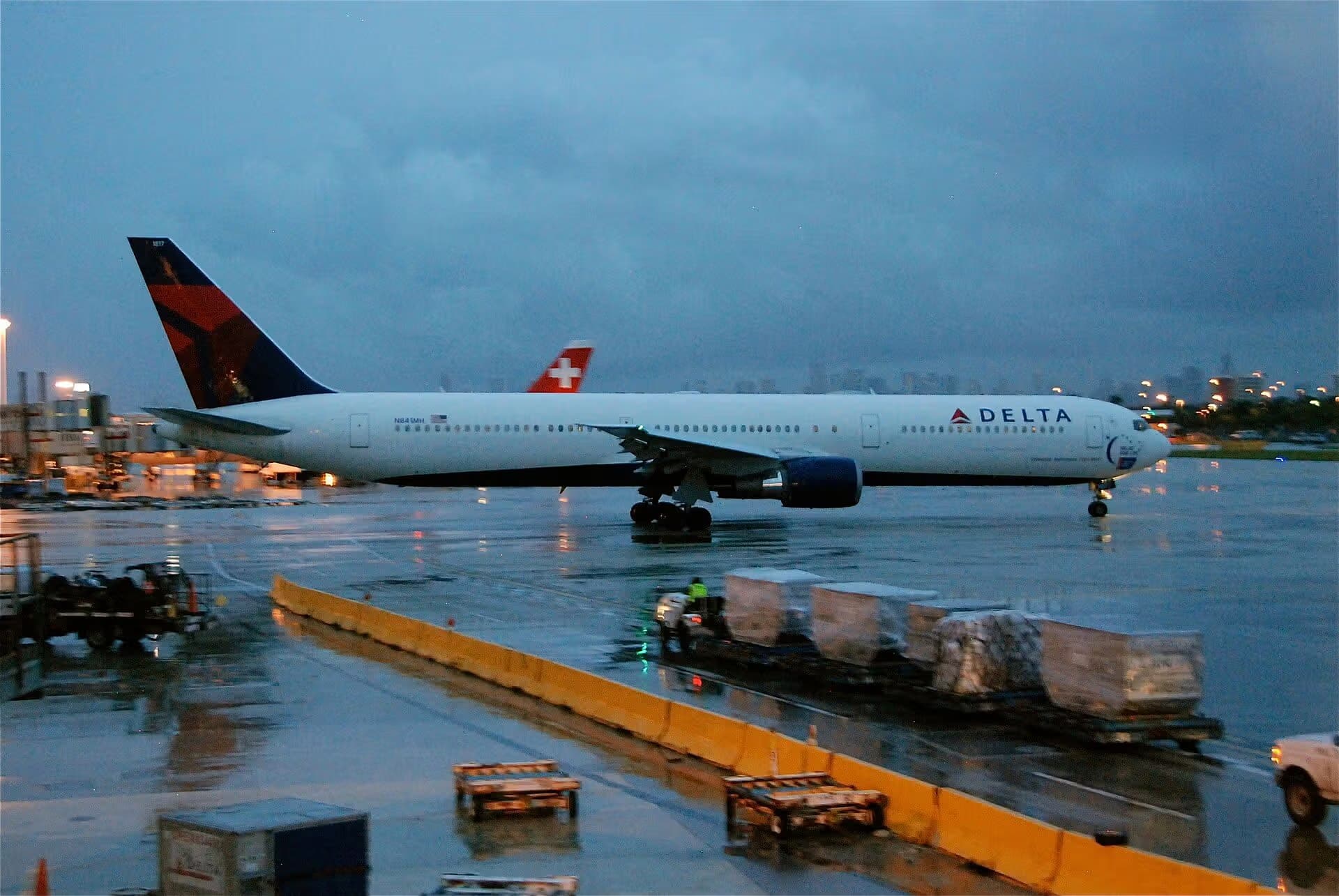 N841MH — Twin-engine aircraft