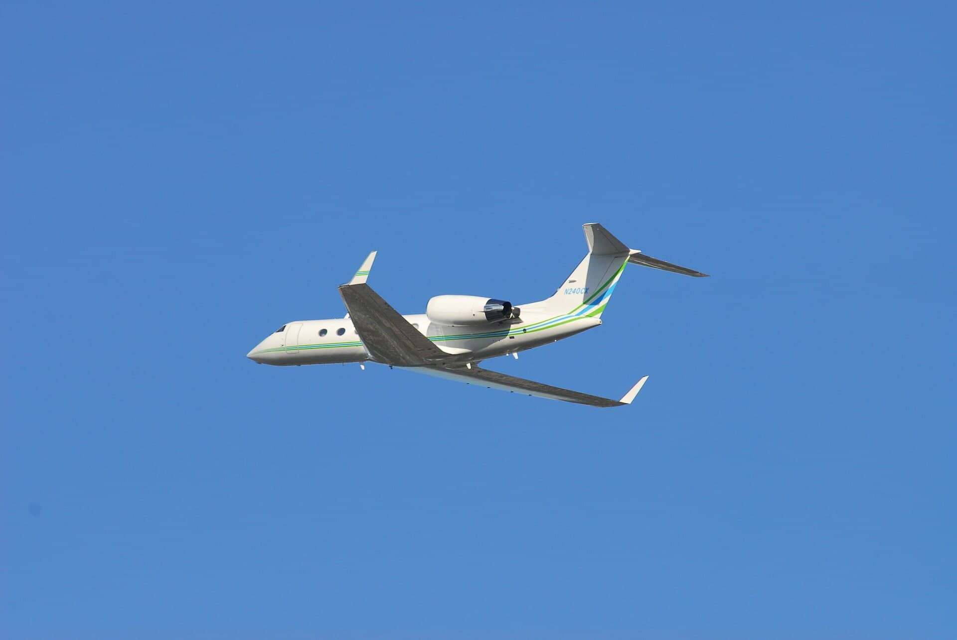N240CX — Business jet
