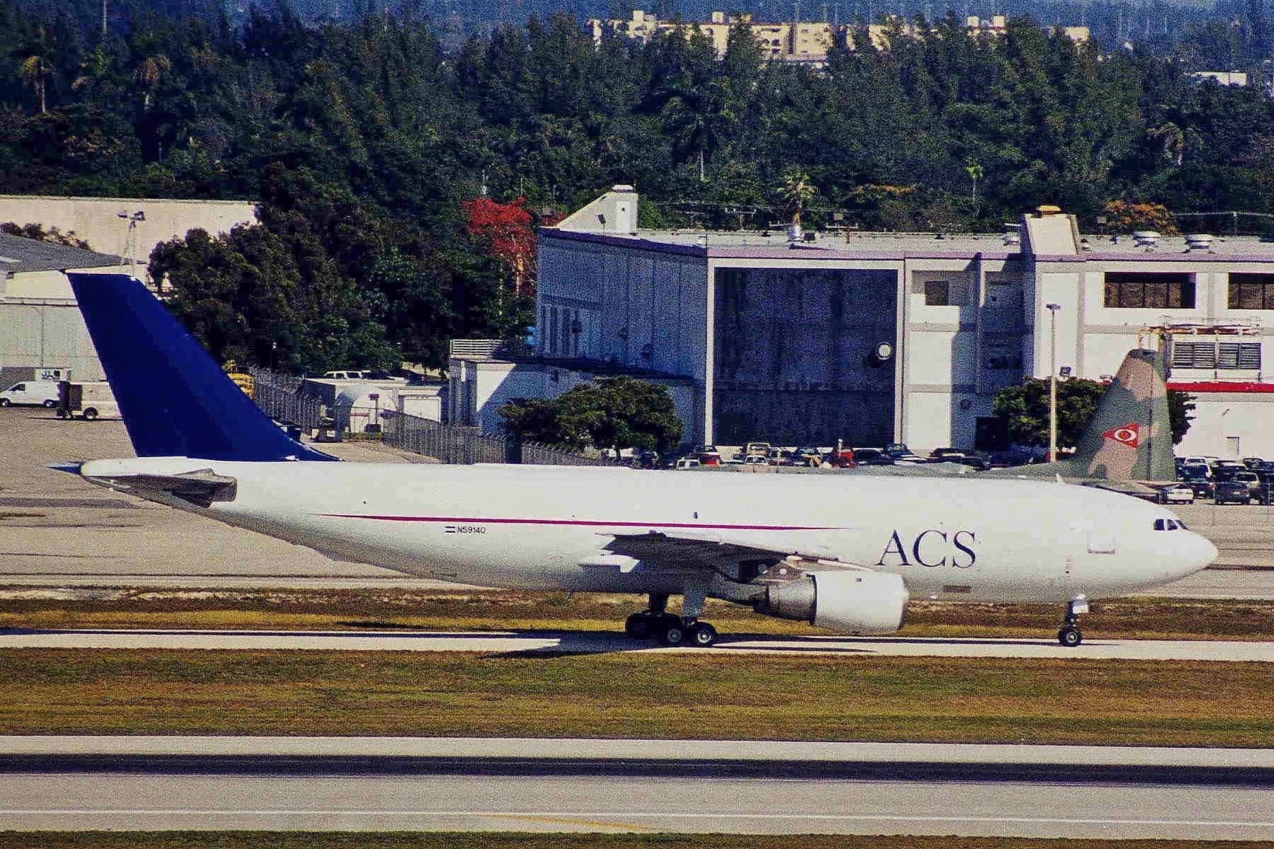 N59140 — Twin-engine aircraft