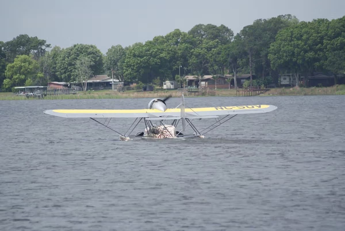 Unidentified — Single-engine aircraft