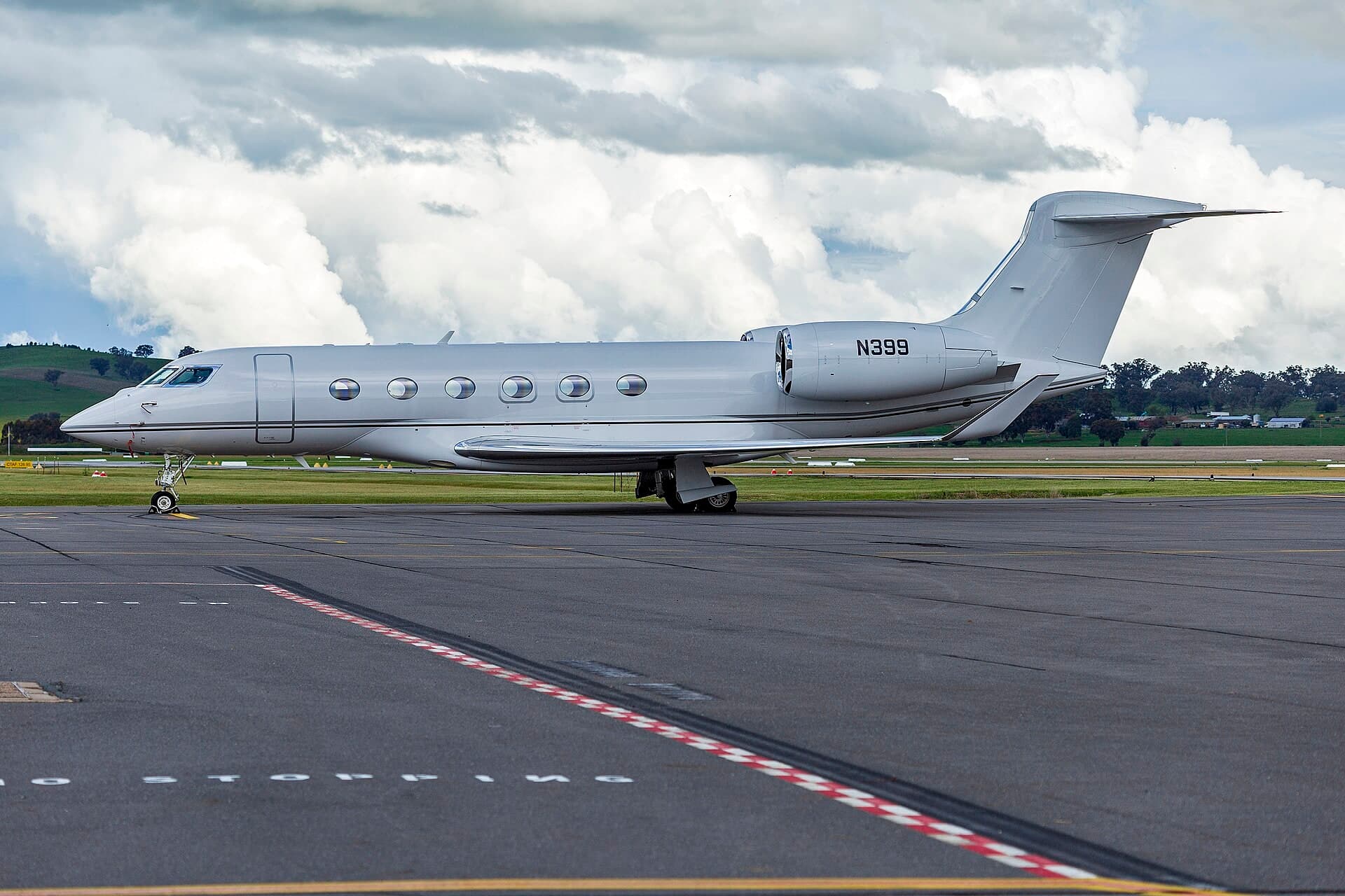 N399 — Business jet