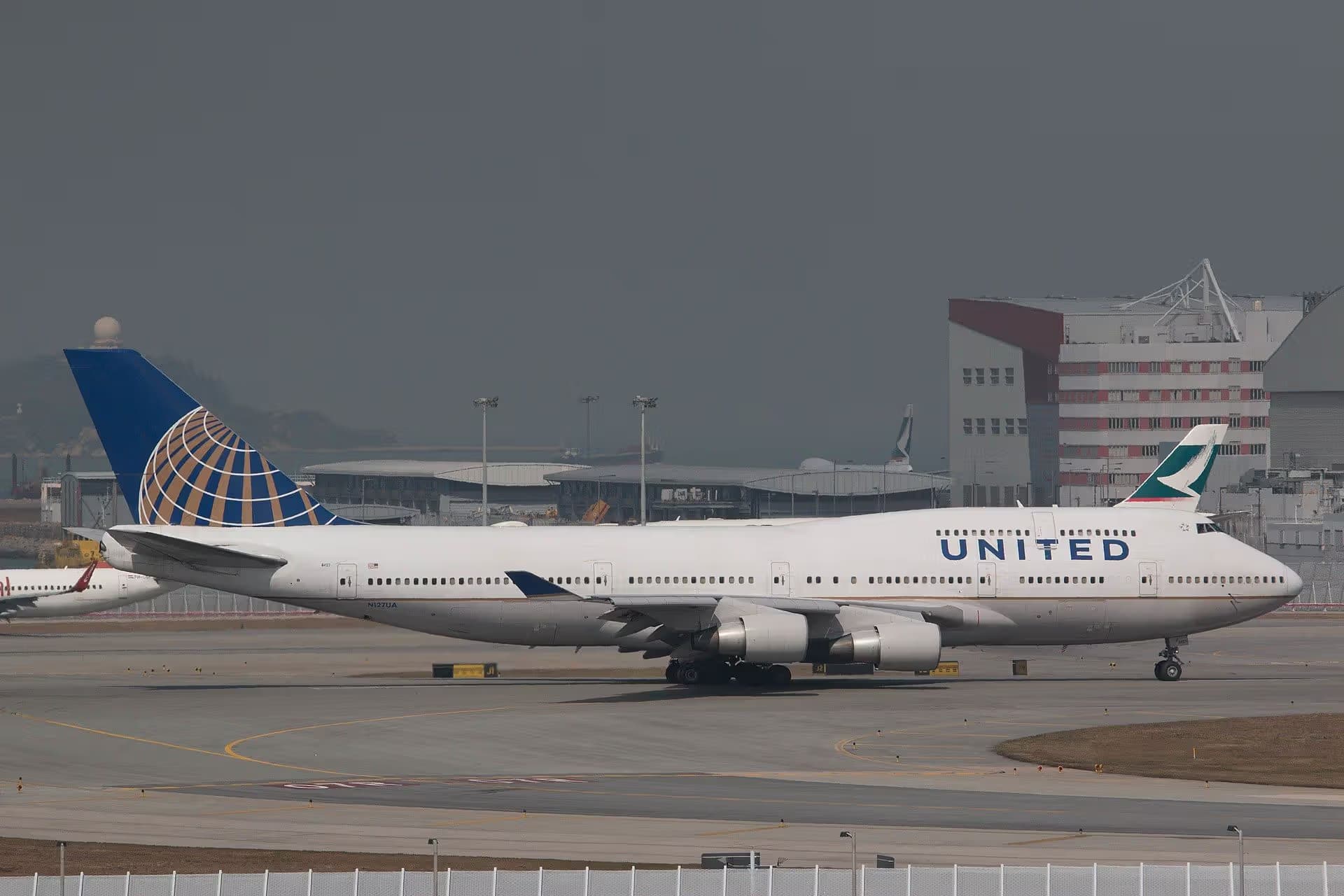 N127UA — Boeing
