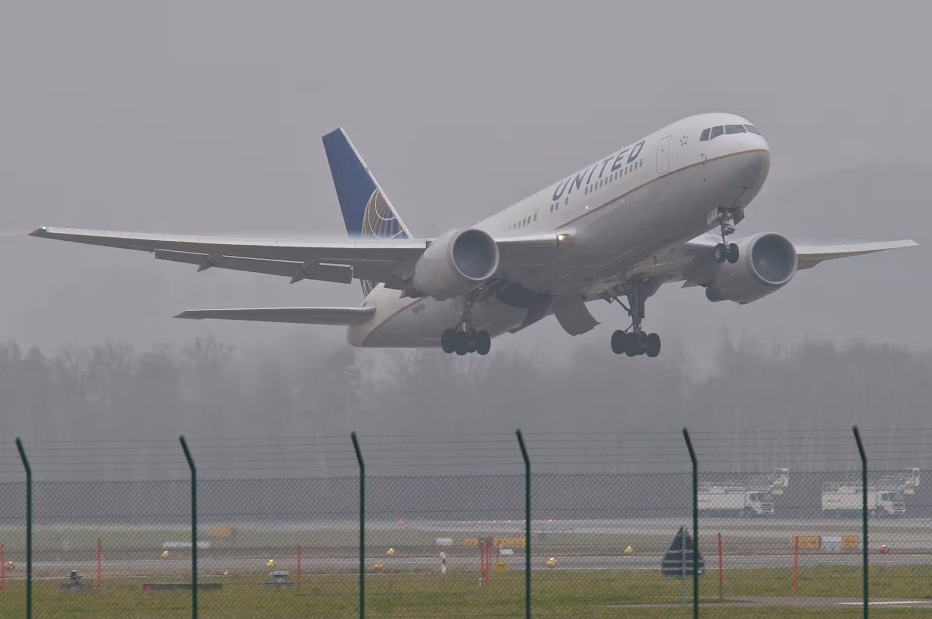 N69154 — Twin-engine aircraft