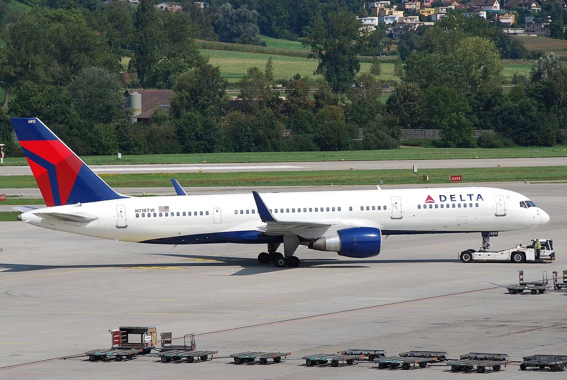 N718TW — Twin-engine aircraft