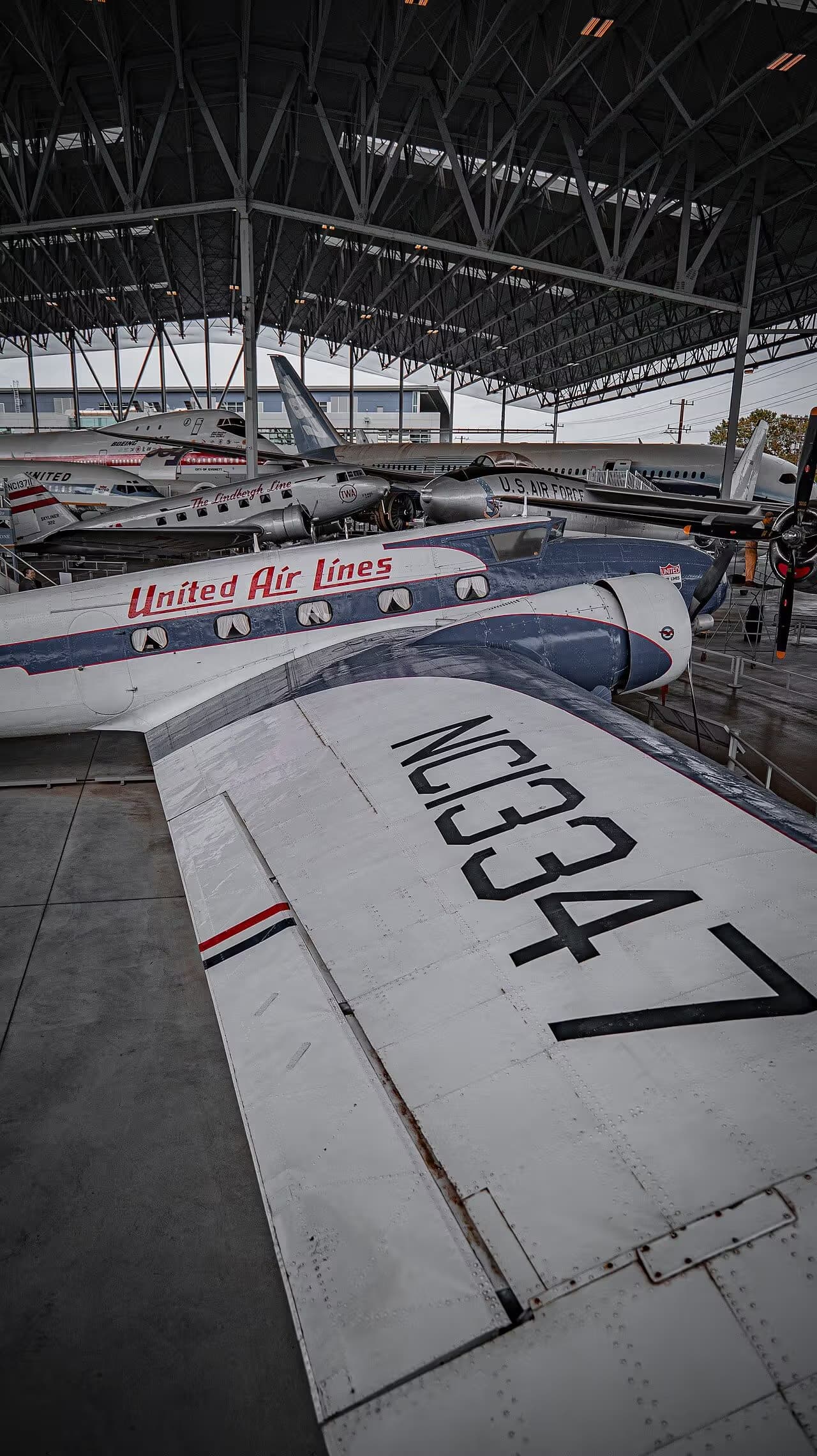 Unidentified — Twin-engine aircraft