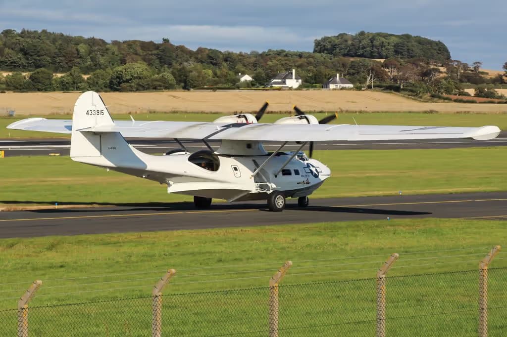 Unidentified — Twin-engine aircraft