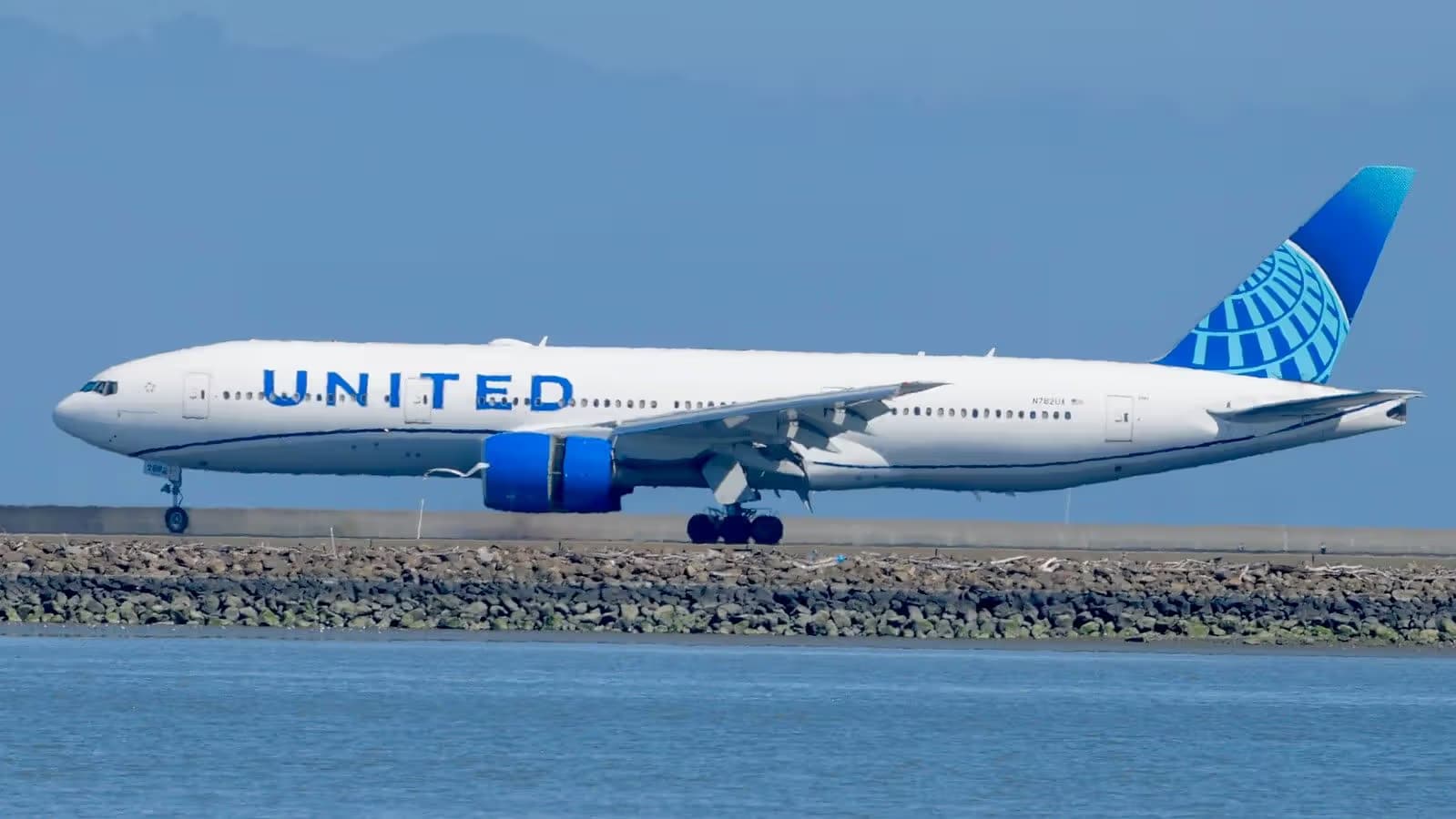 N782UA — Boeing