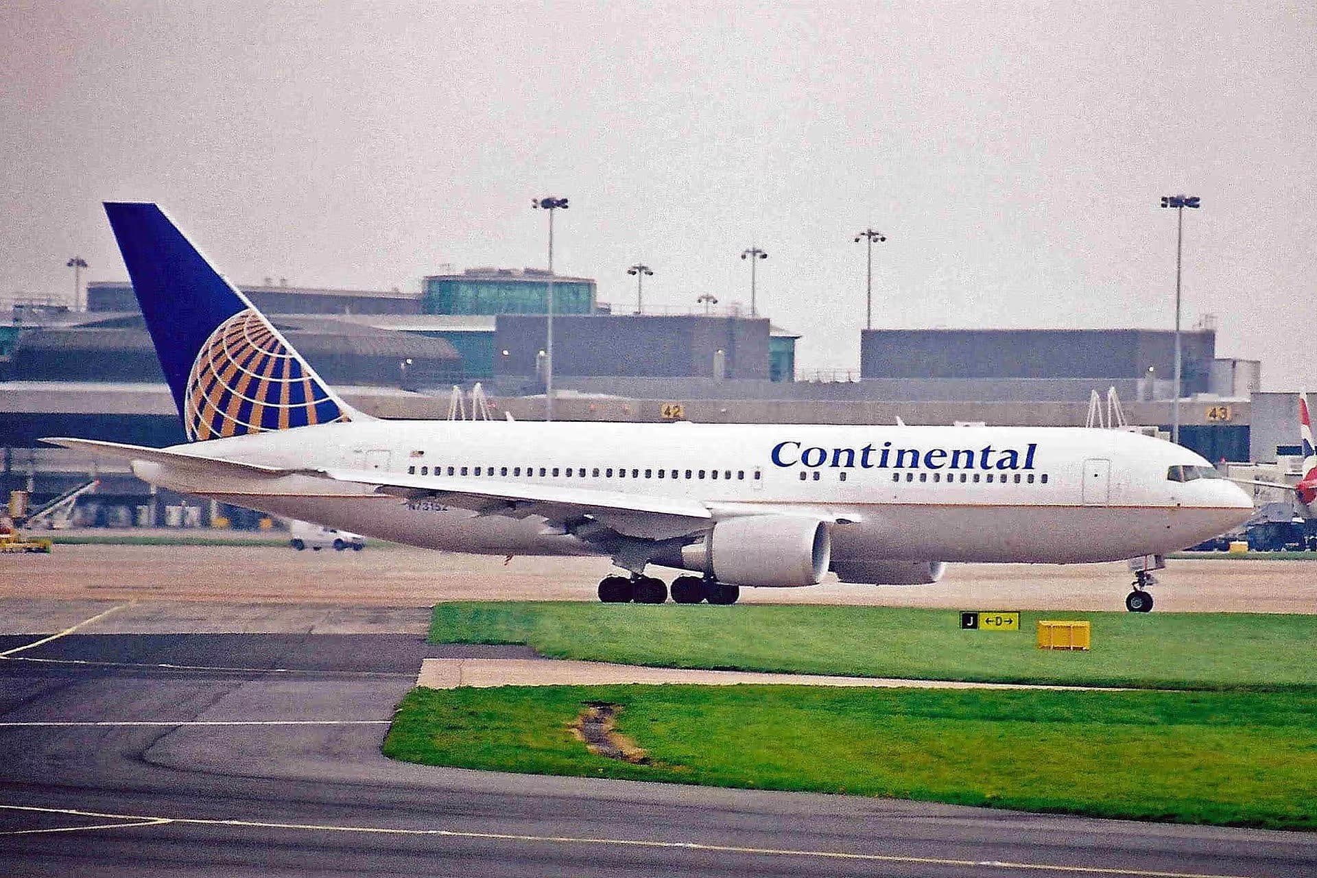 N73152 — Twin-engine aircraft