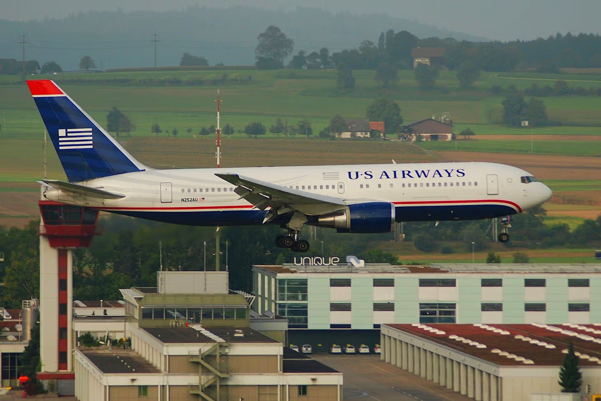 N252AU — Twin-engine aircraft