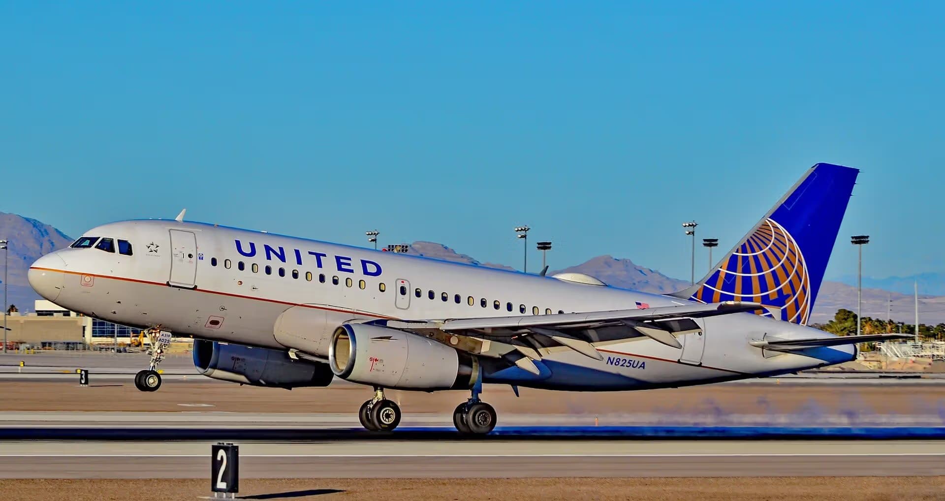 N825UA — Airbus