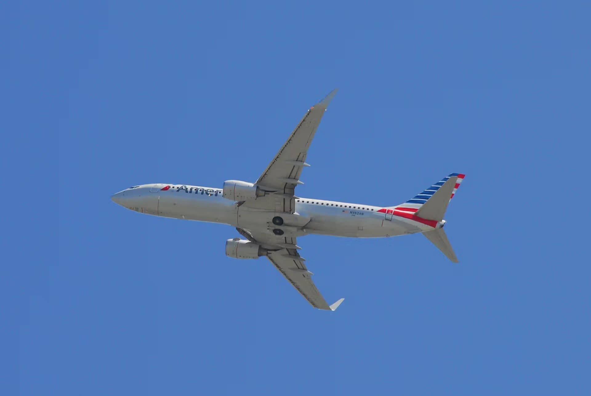 N982AN — Twin-engine aircraft