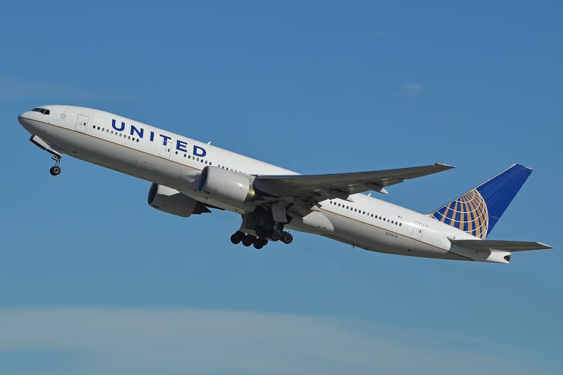 N215UA — Boeing