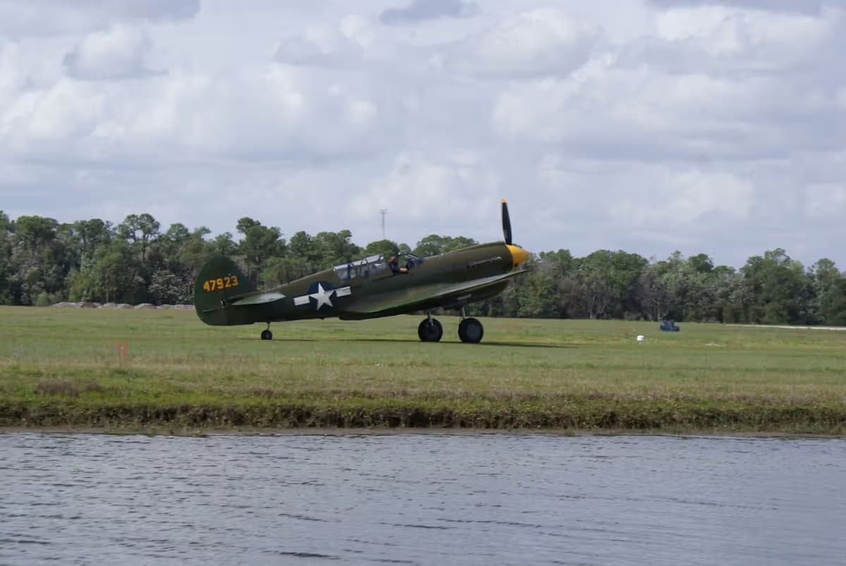 Unidentified — Single-engine aircraft