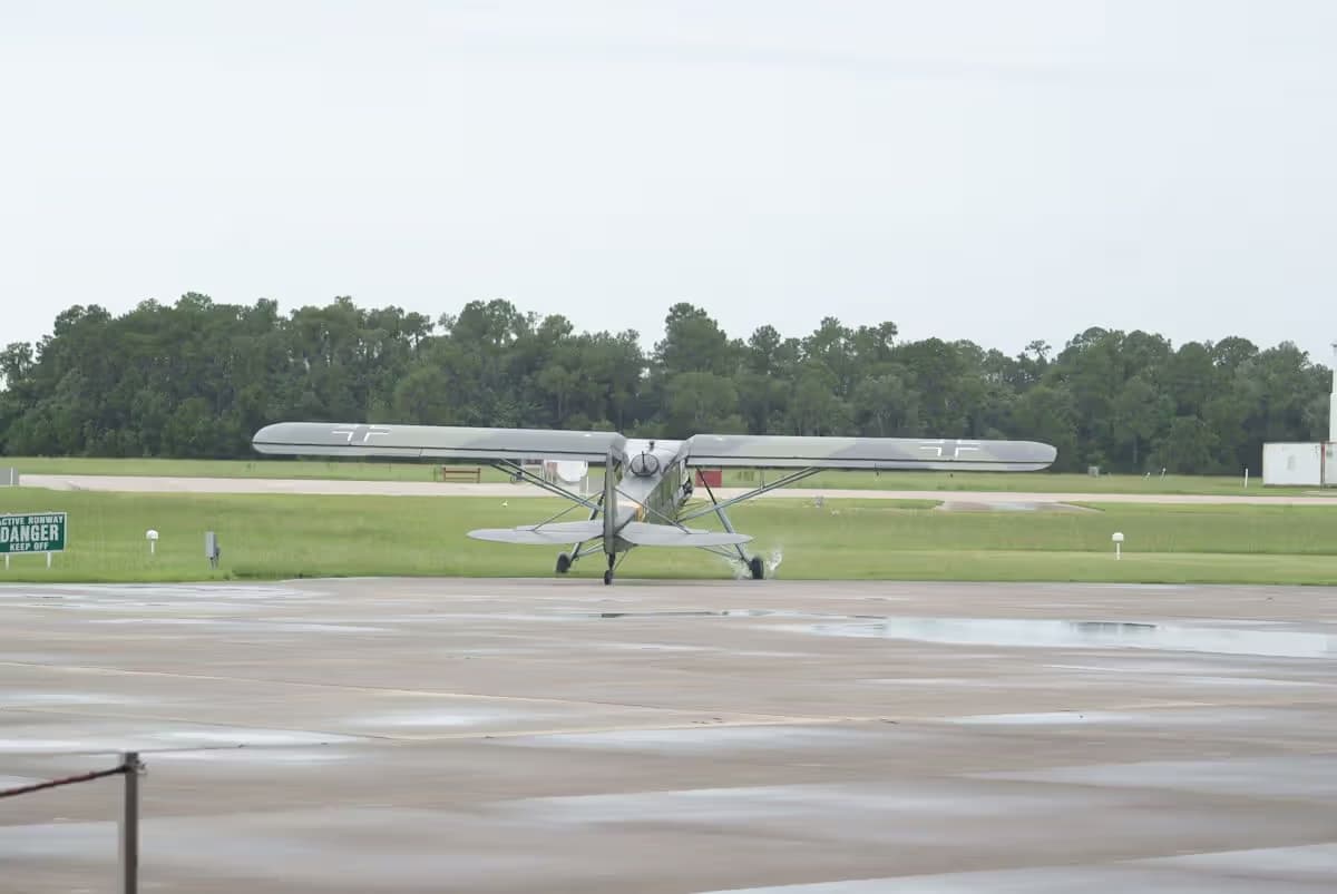 Unidentified — Single-engine aircraft