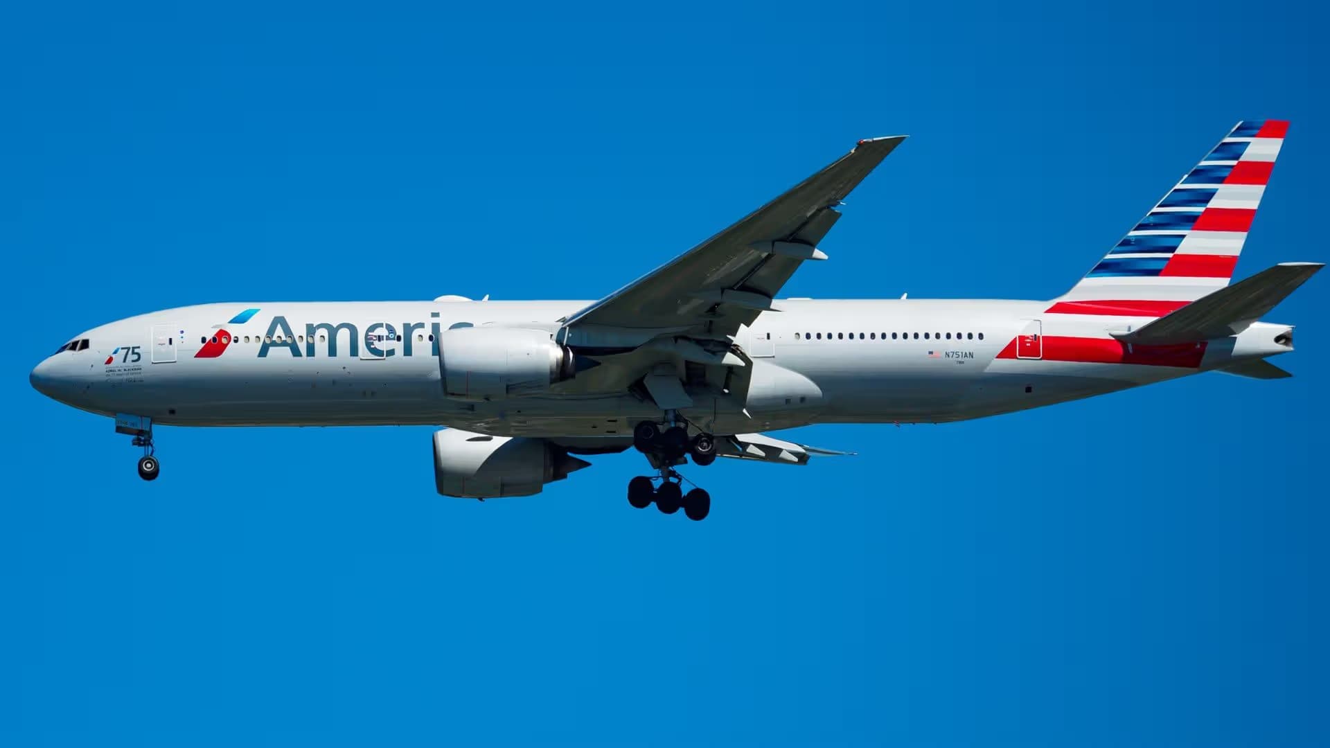 N751AN — Twin-engine aircraft