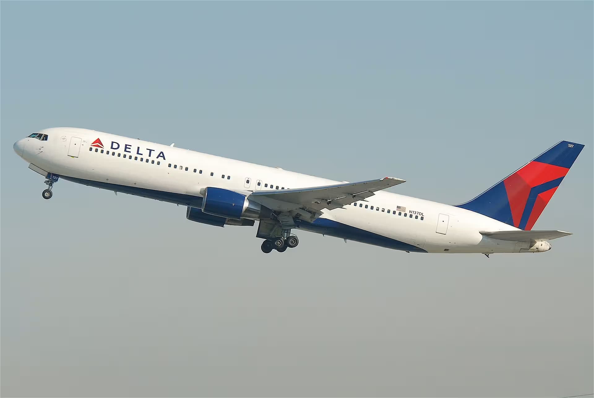 N137DL — Boeing