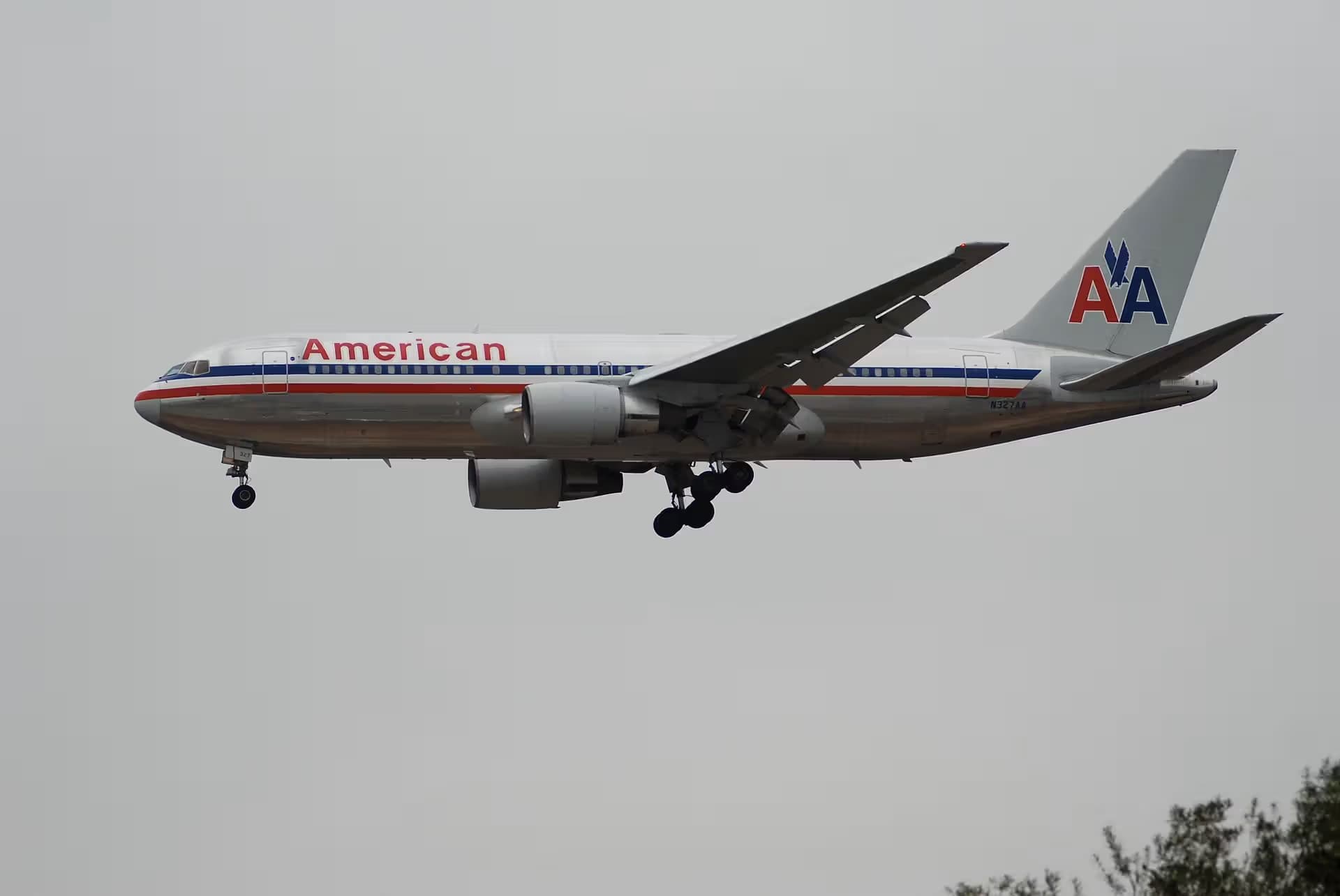 N327AA — Boeing