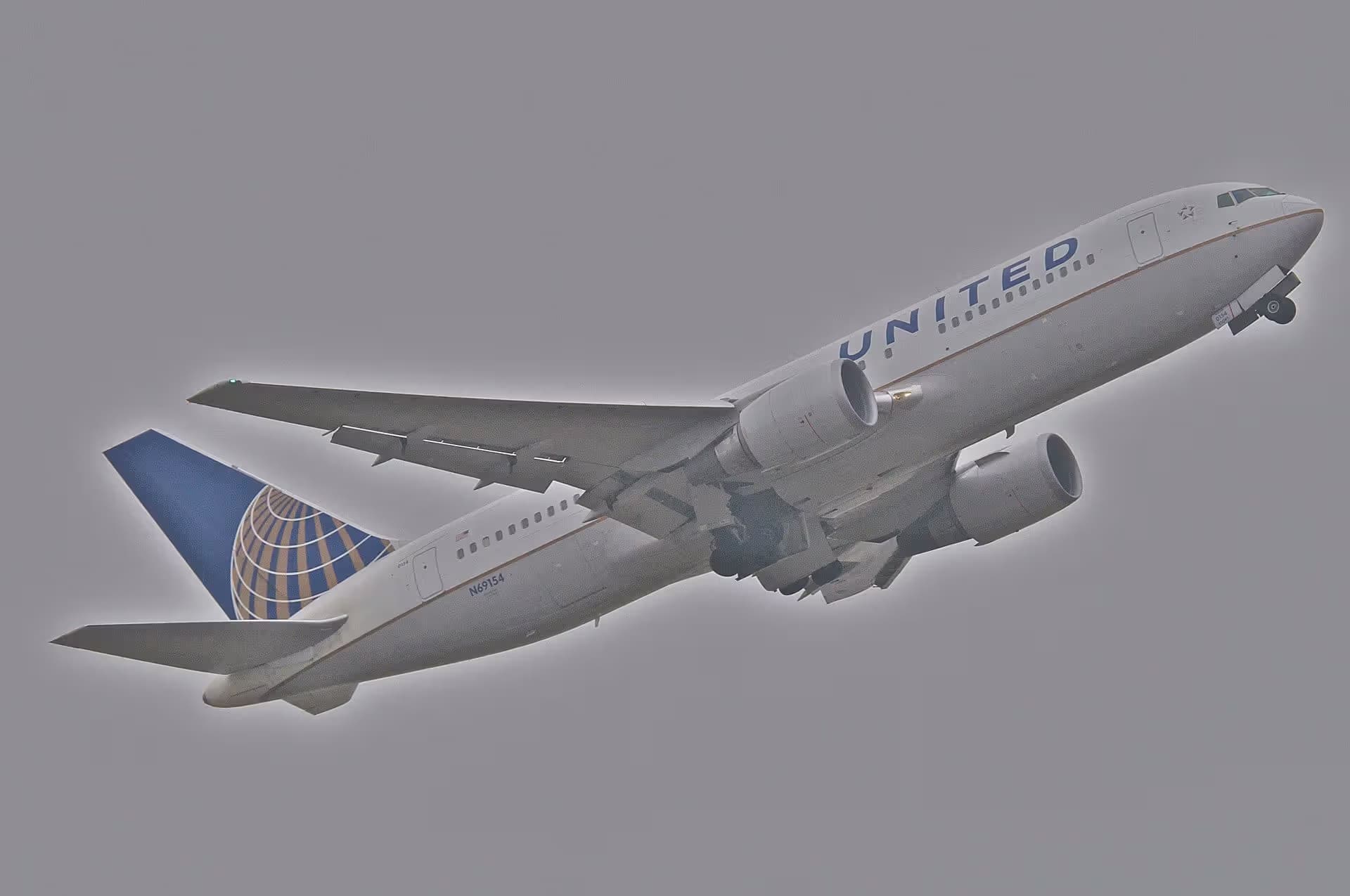 N69154 — Twin-engine aircraft