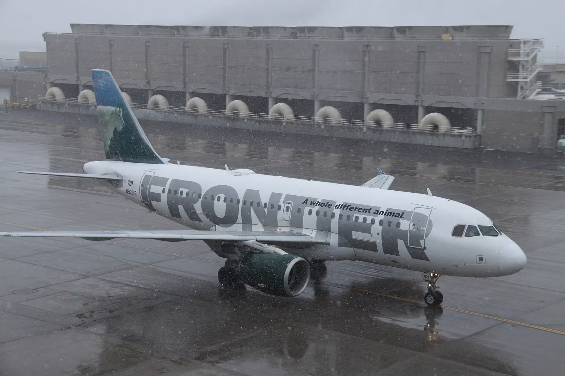N921FR — Twin-engine aircraft