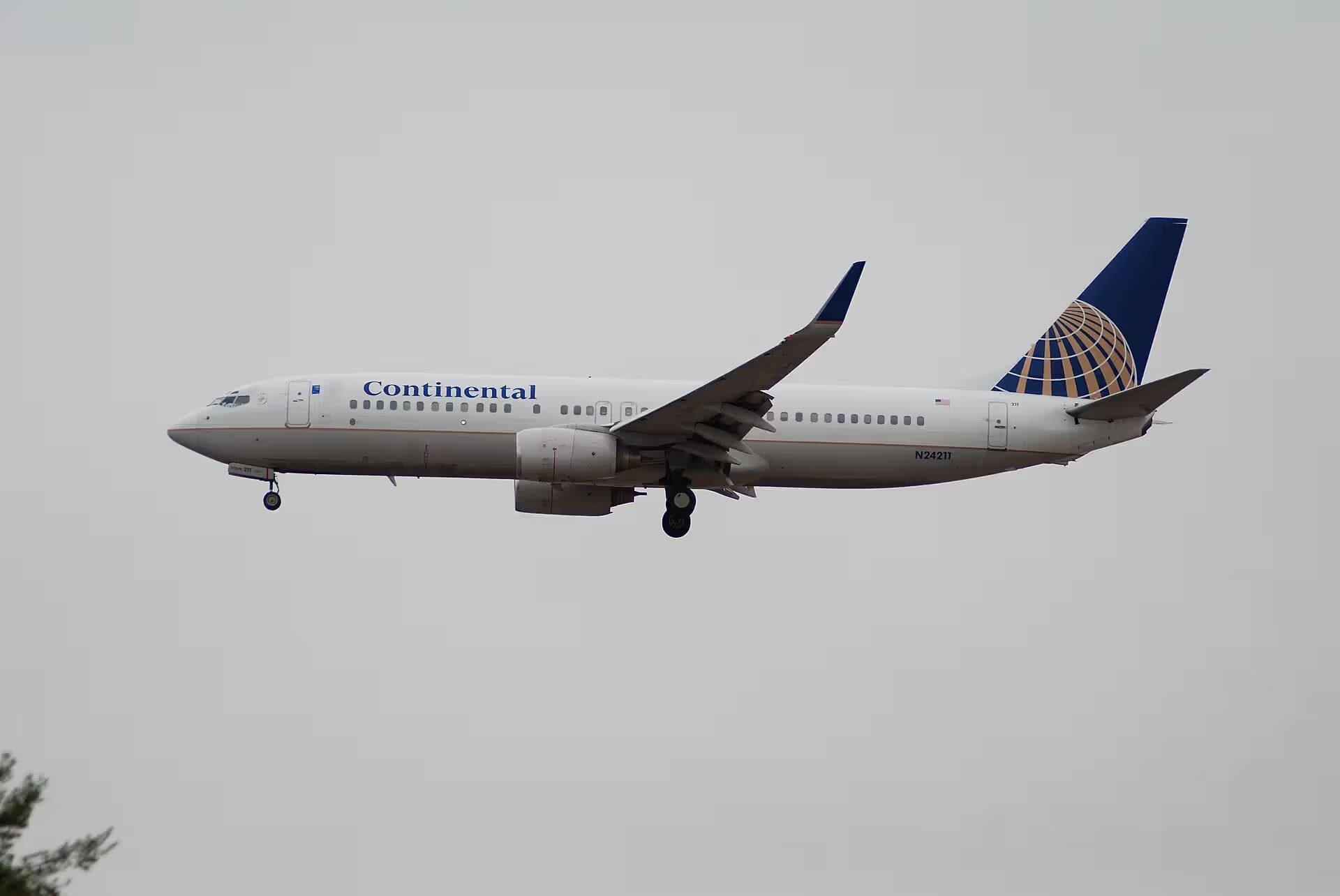 N24211 — Twin-engine aircraft at Los Angeles International Airport