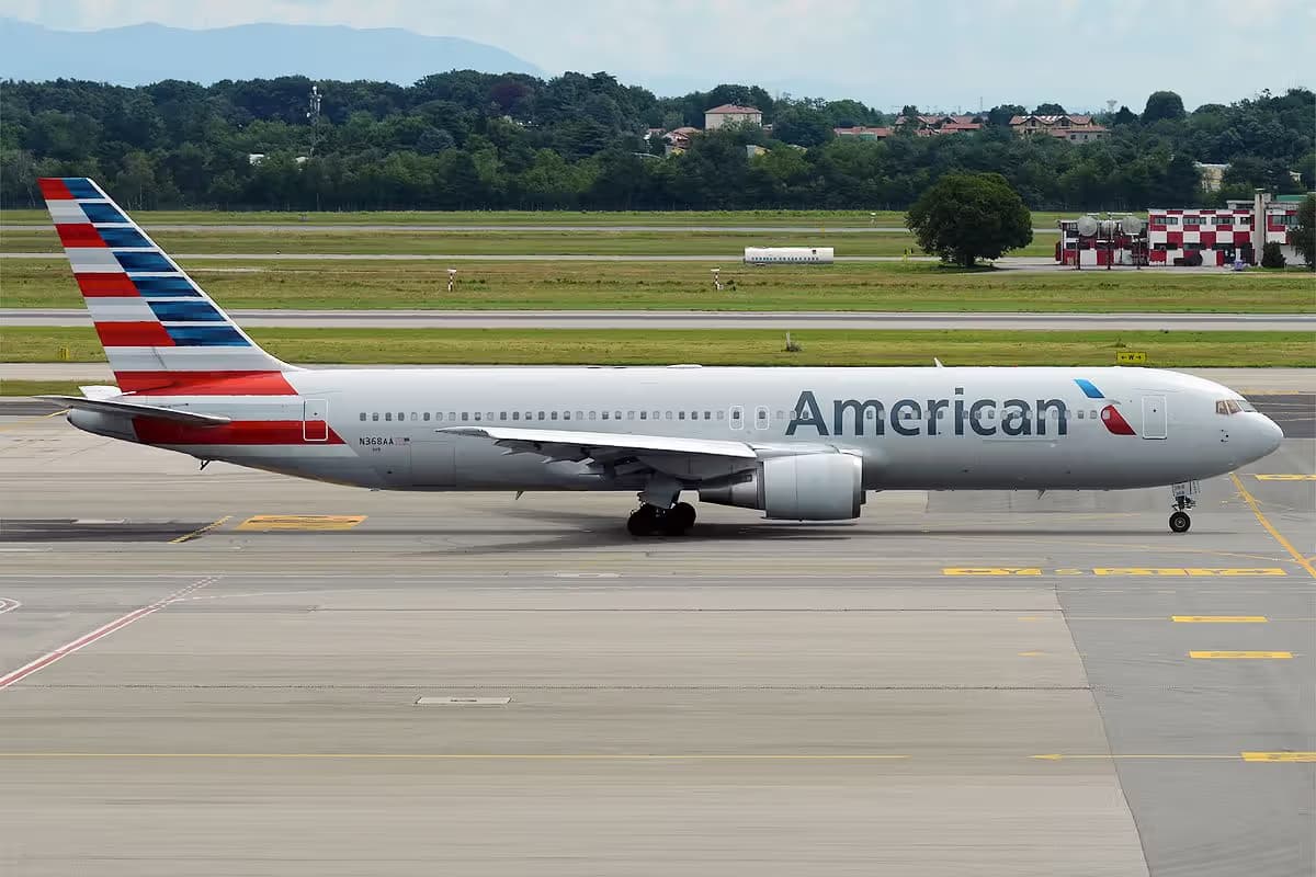 N368AA — Twin-engine aircraft
