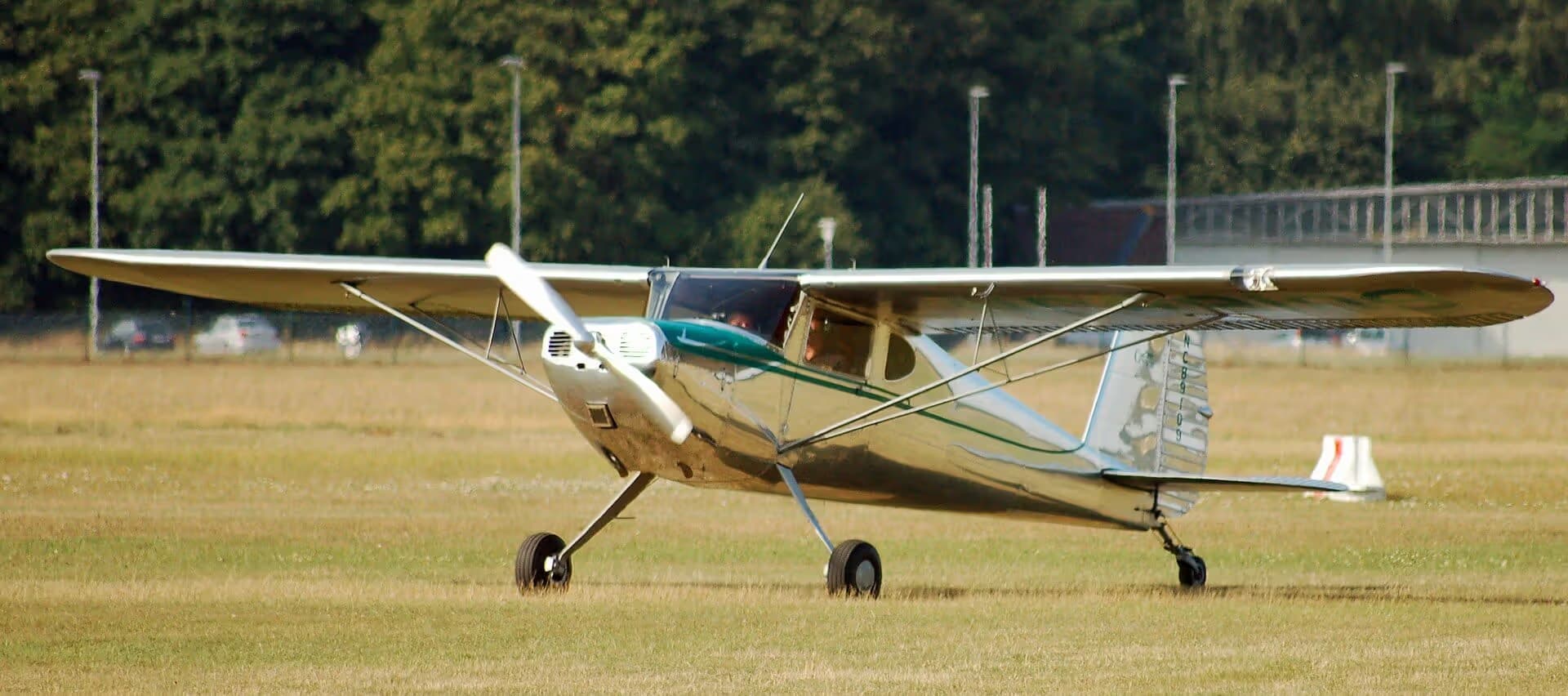 Unidentified — Single-engine aircraft