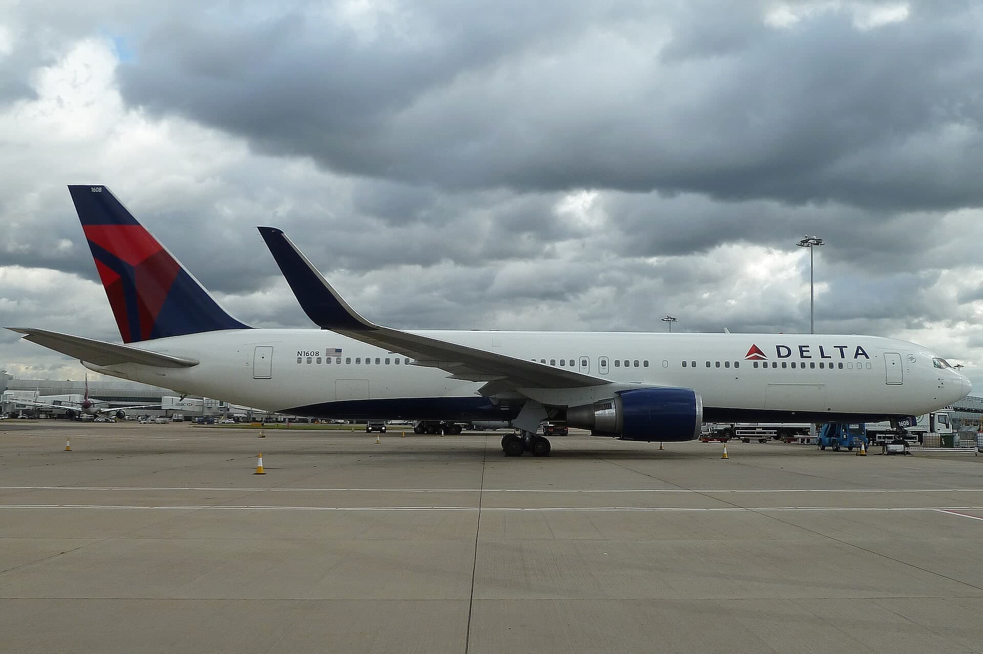 N1608 — Twin-engine aircraft