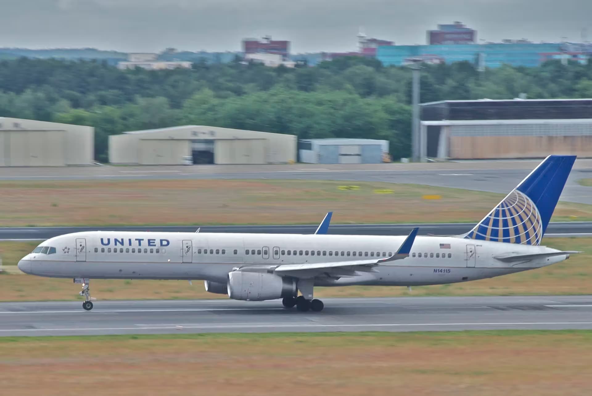 N14115 — Twin-engine aircraft