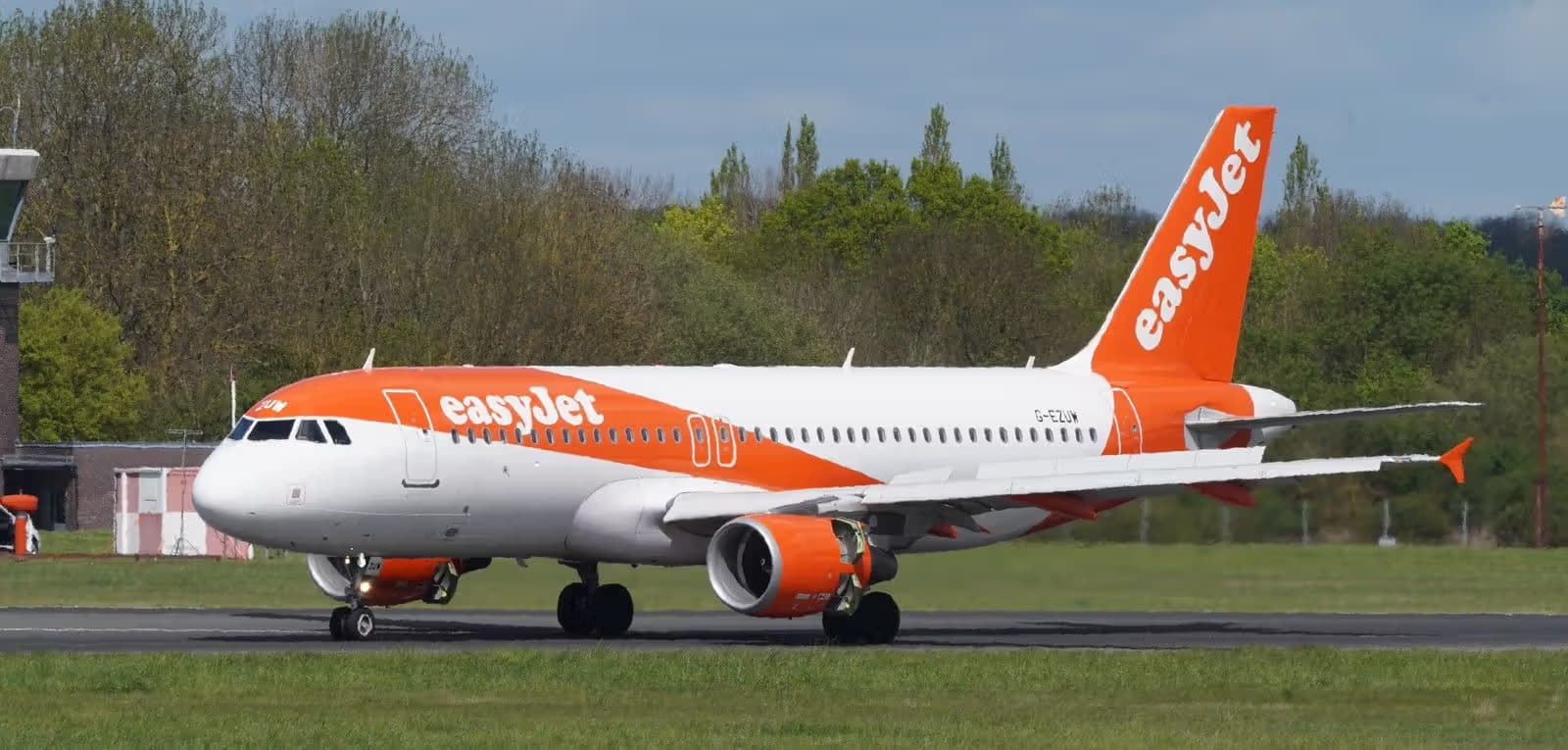 G-EZUW — Airbus