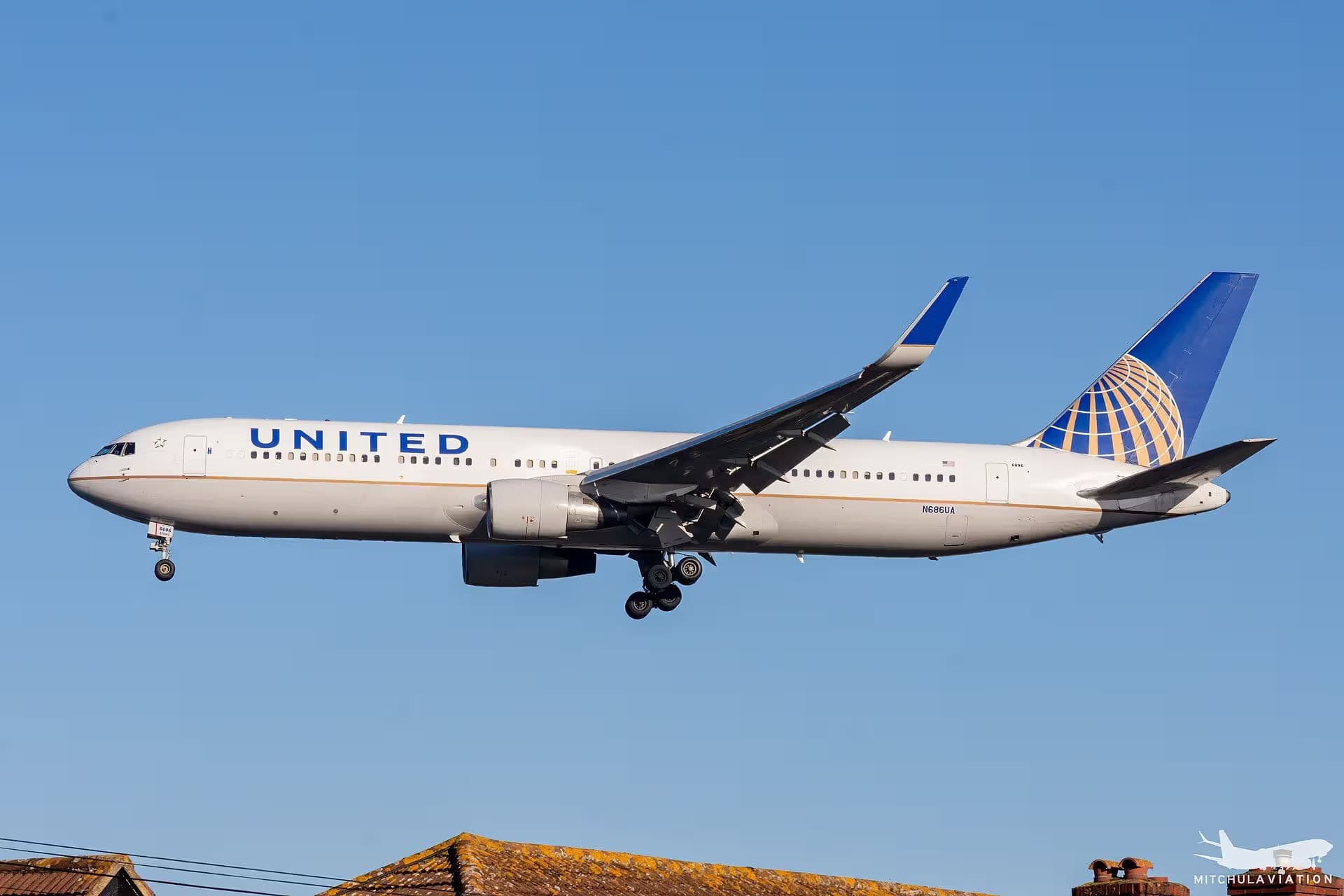 N686UA — Boeing at London Heathrow Airport