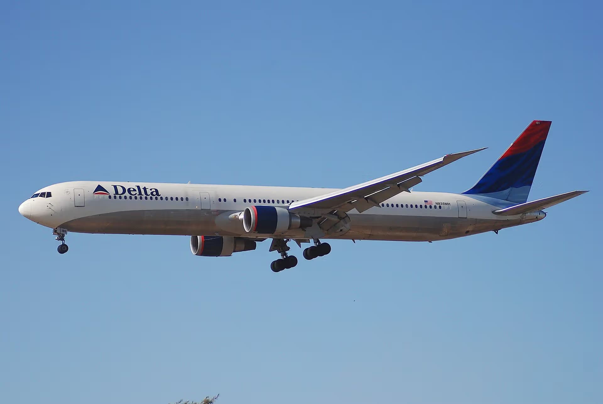 N835MH — Twin-engine aircraft
