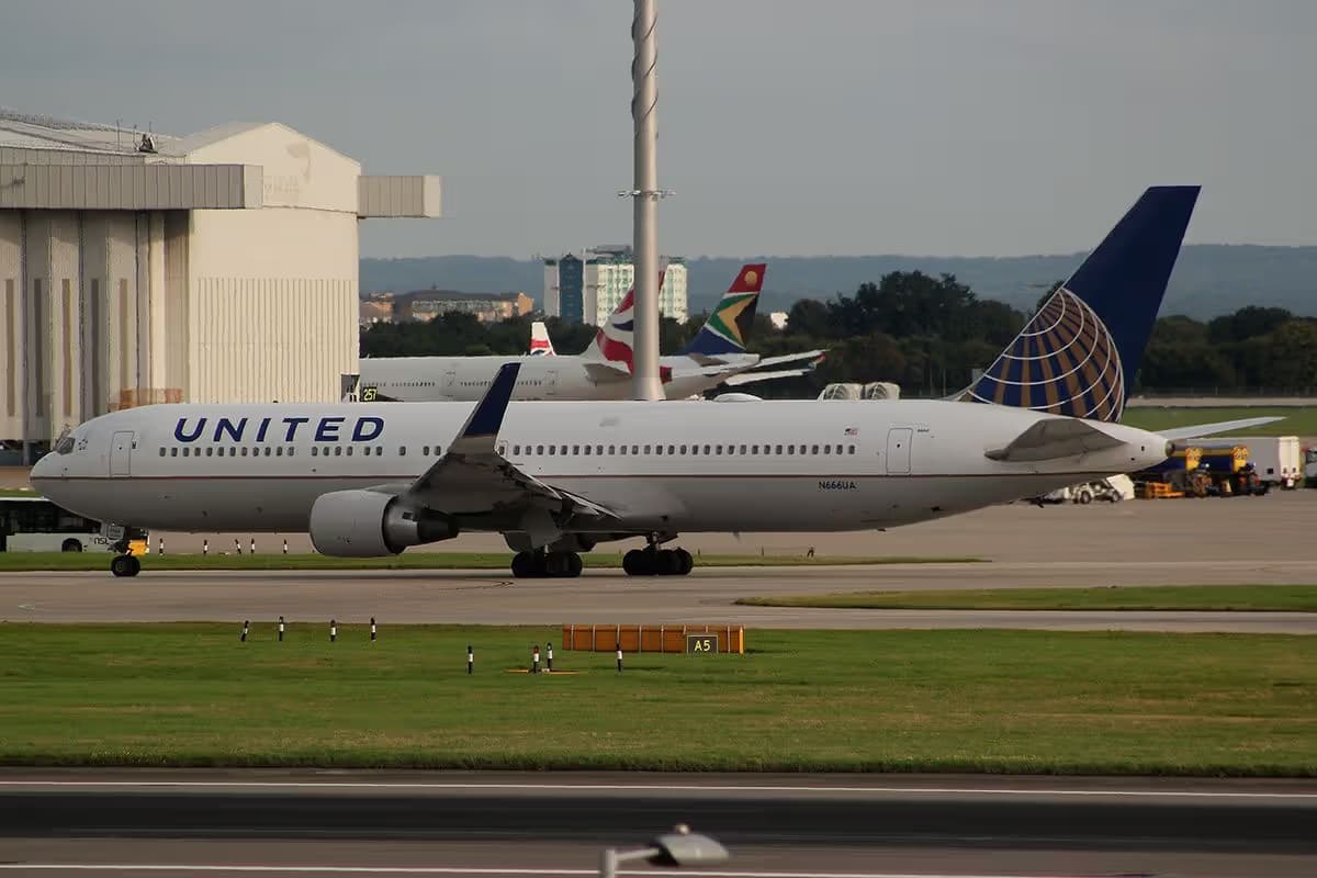 N666UA — Boeing