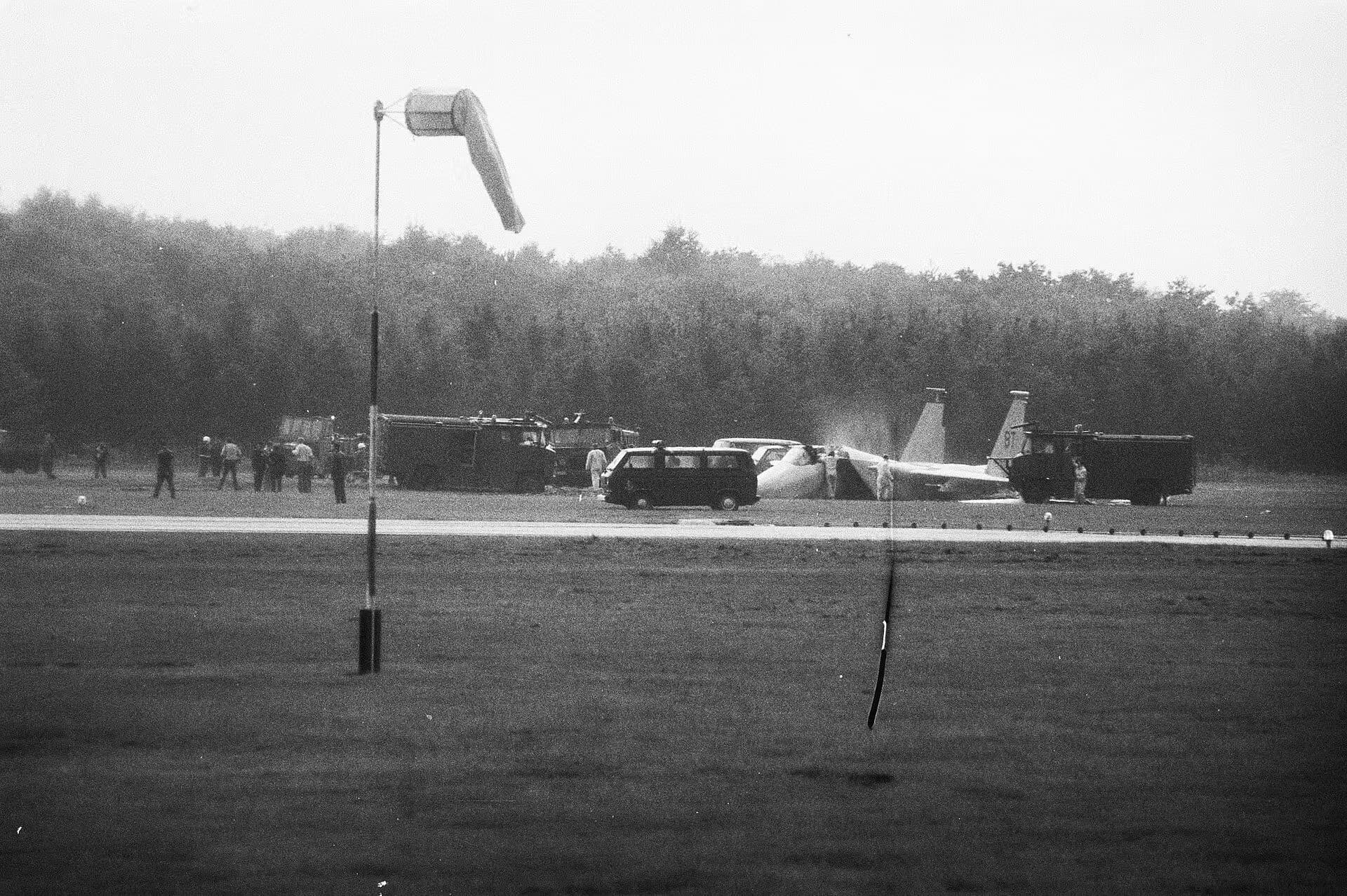 Unidentified — Twin-engine aircraft