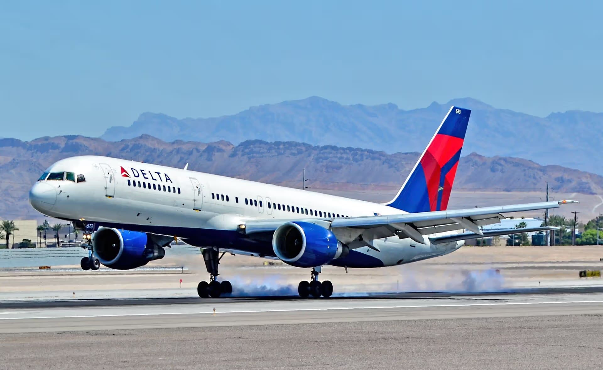N673DL — Twin-engine aircraft