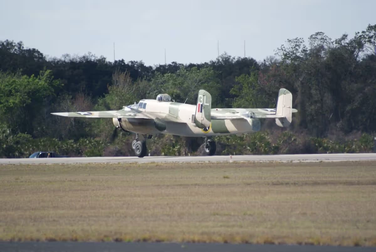 Unidentified — Twin-engine aircraft