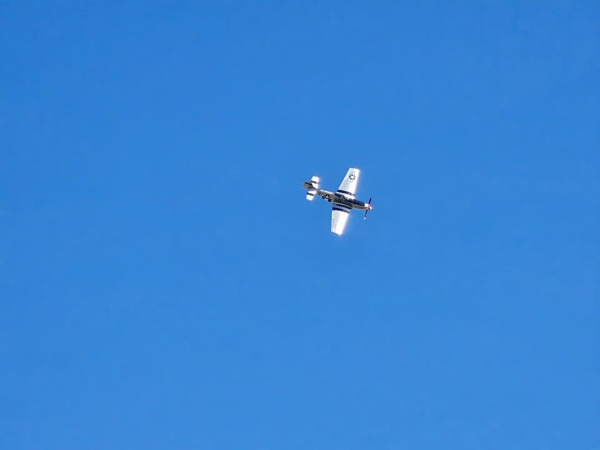 Unidentified — Single-engine aircraft