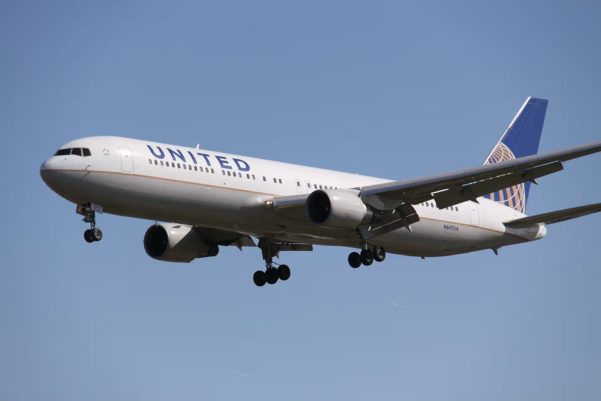 N647UA — Boeing