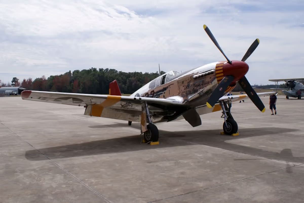 Unidentified — Single-engine aircraft
