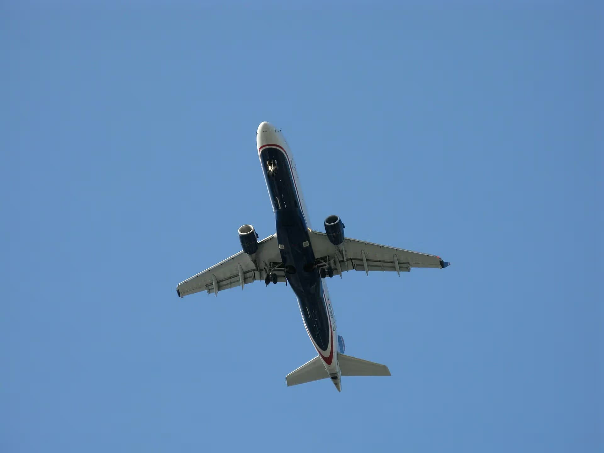 N120HQ — Twin-engine aircraft