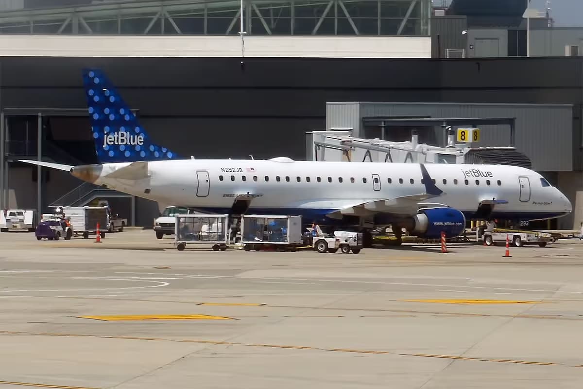 N292JB — Twin-engine aircraft