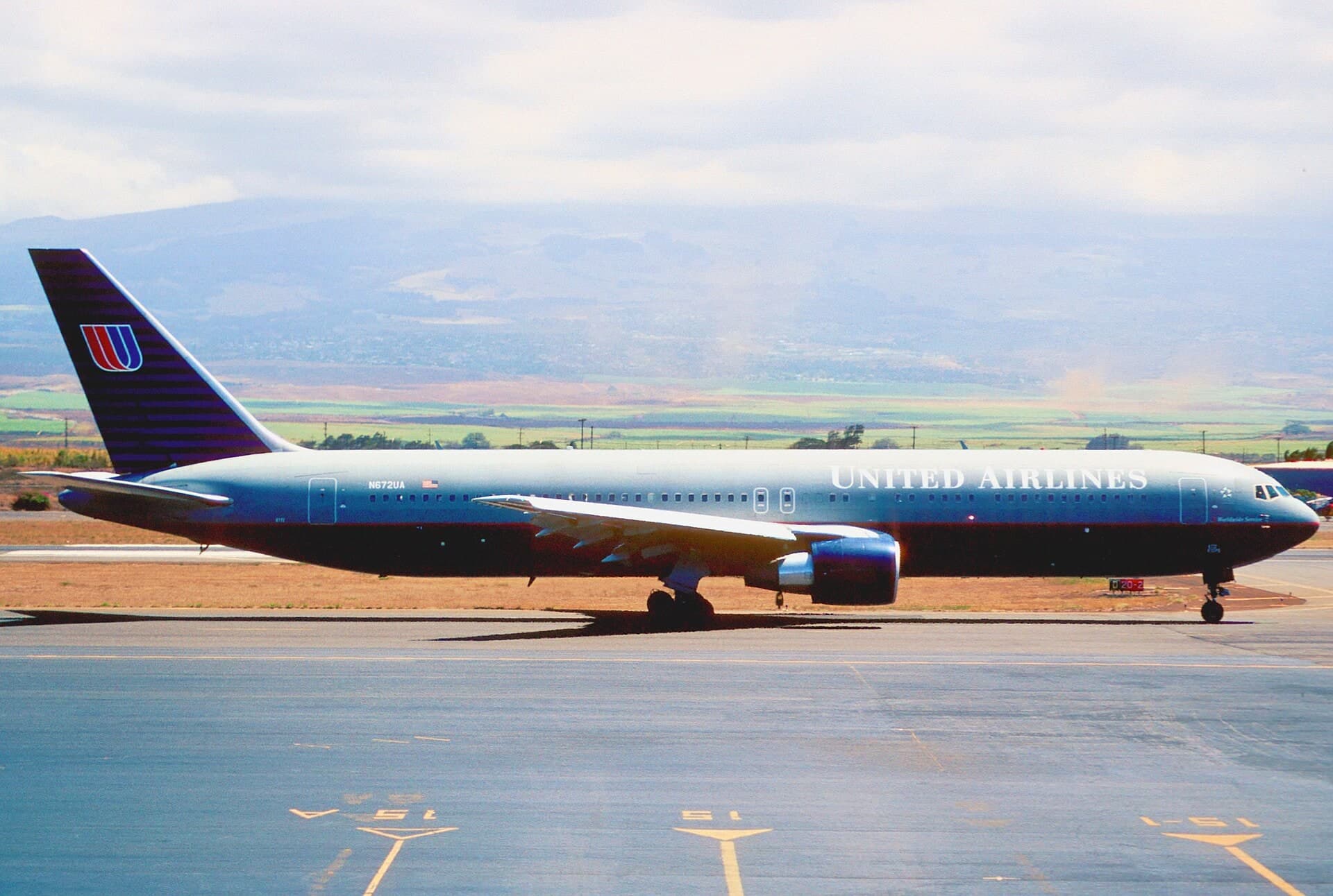 N672UA — Boeing