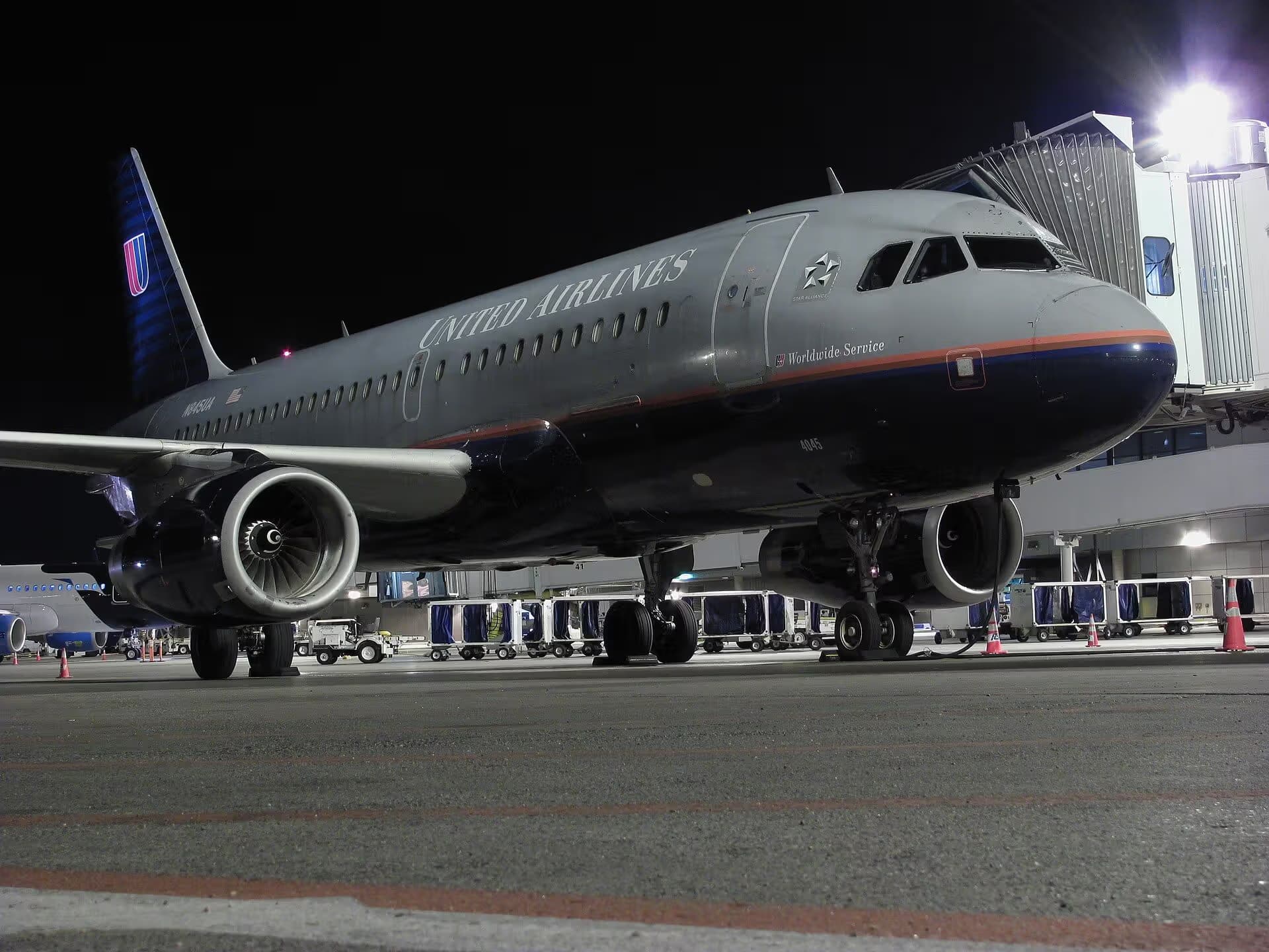 N845UA — Aircraft