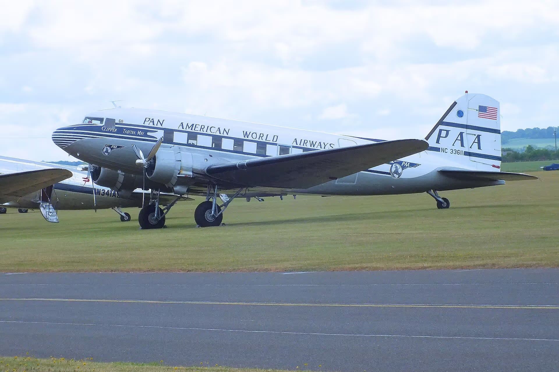 N33611 — Douglas