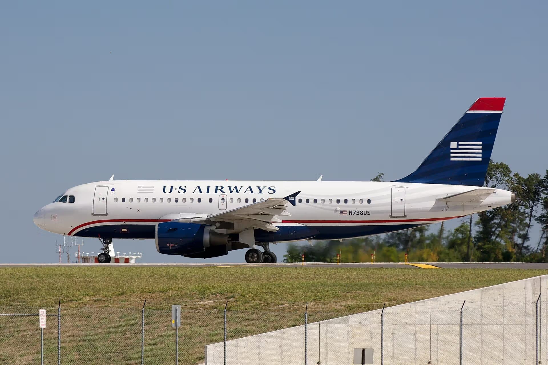 N738US — Twin-engine aircraft