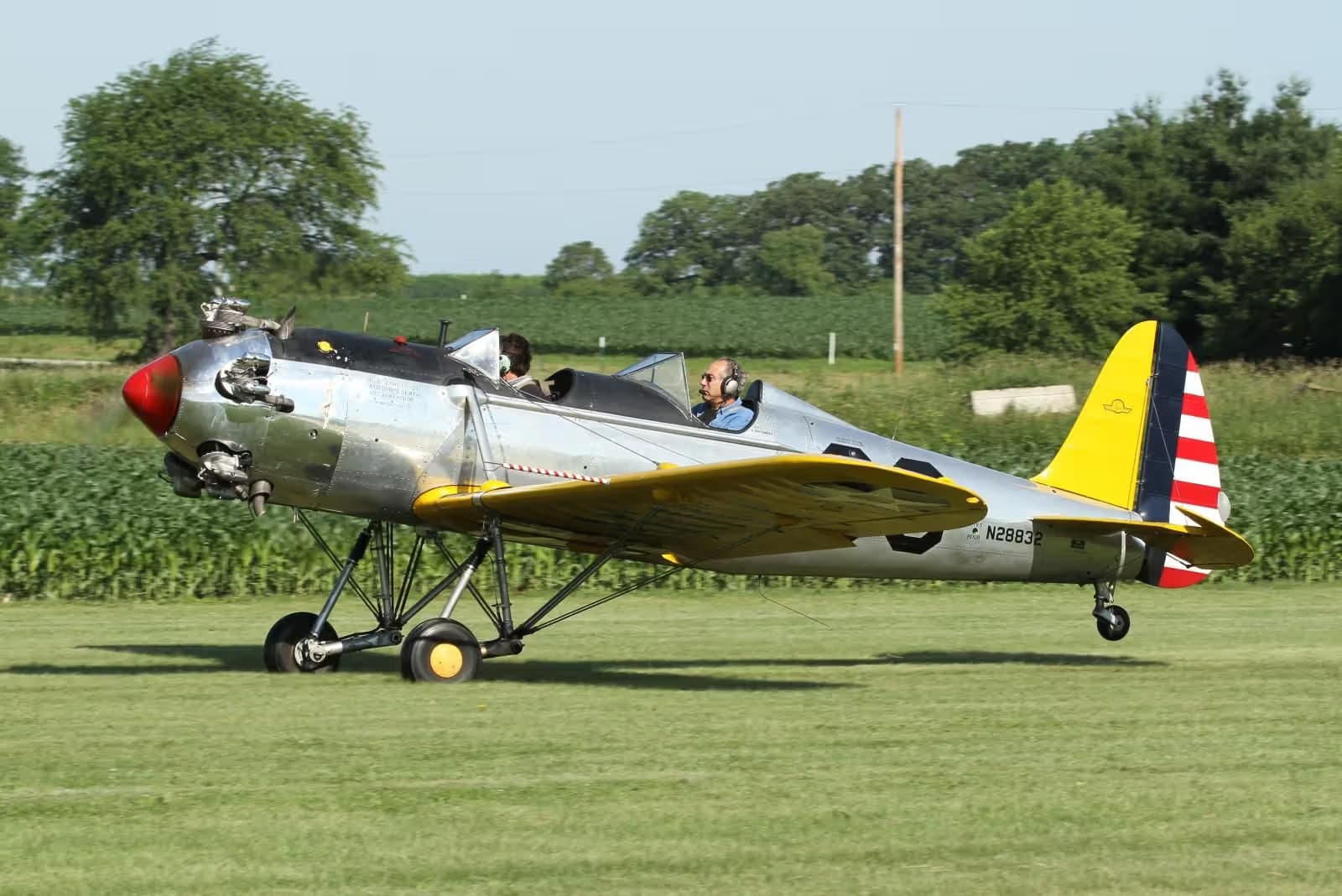 N28832 — Single-engine aircraft