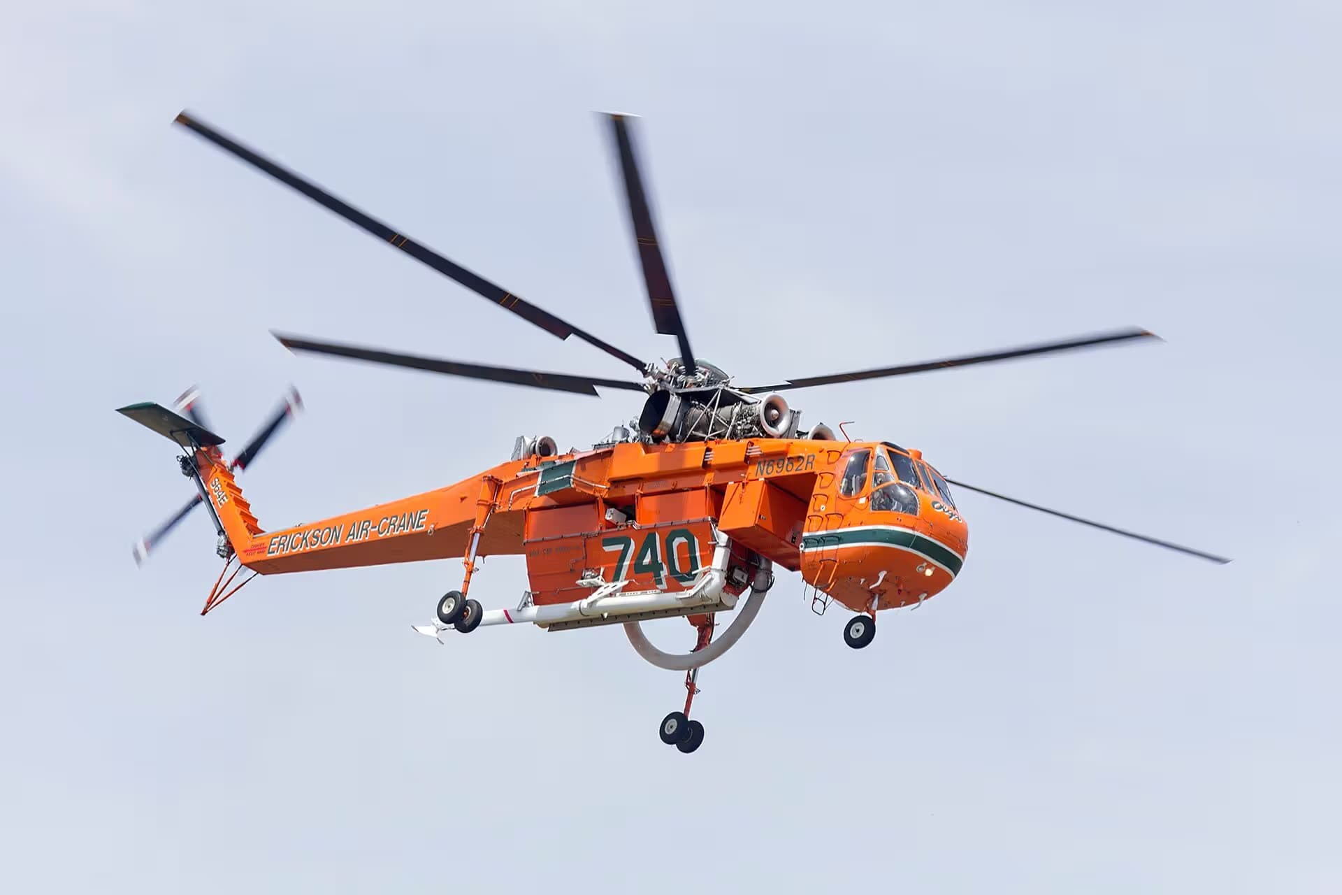 N6962R — Helicopter at Wagga Wagga Airport