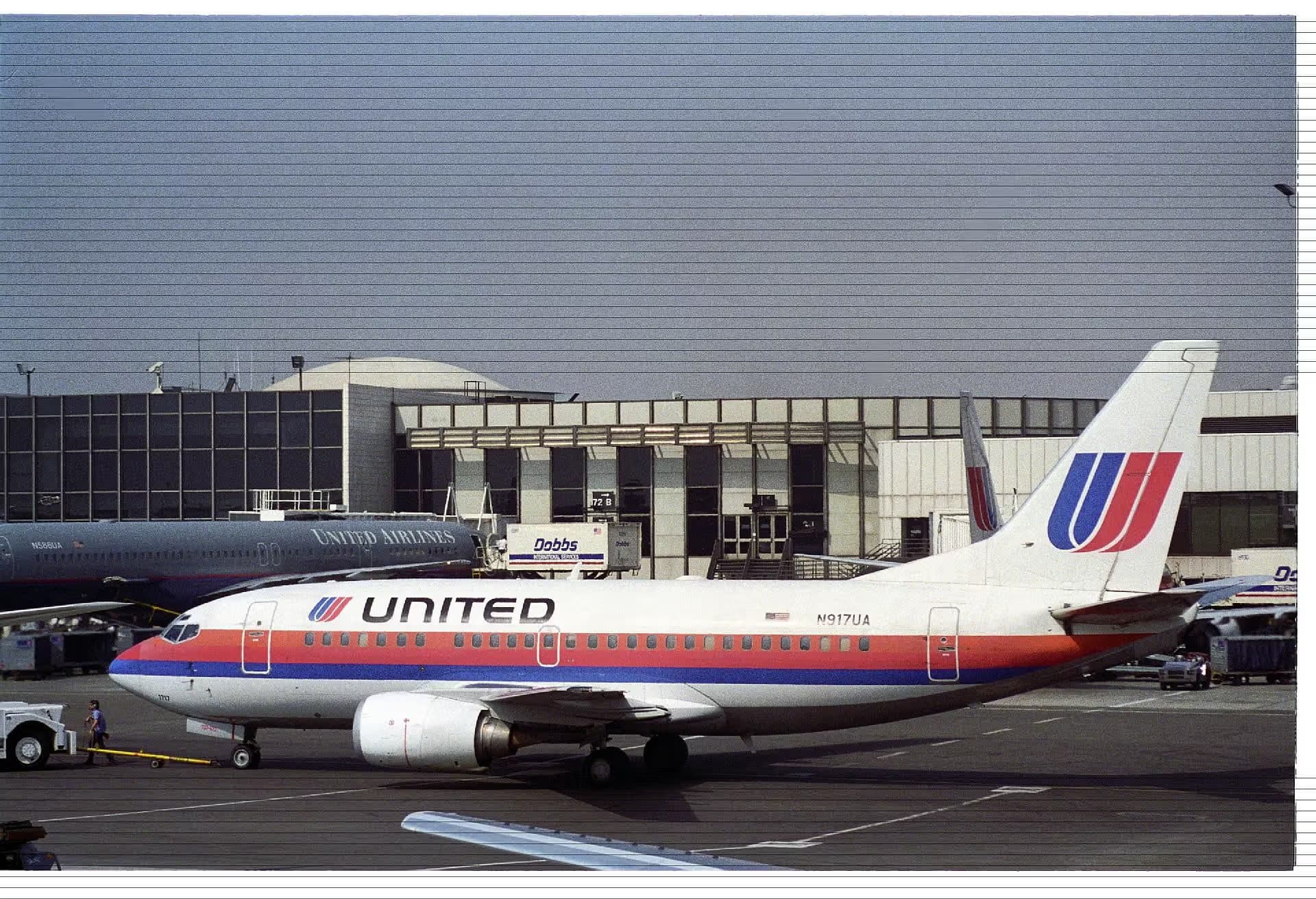 N917UA — Twin-engine aircraft