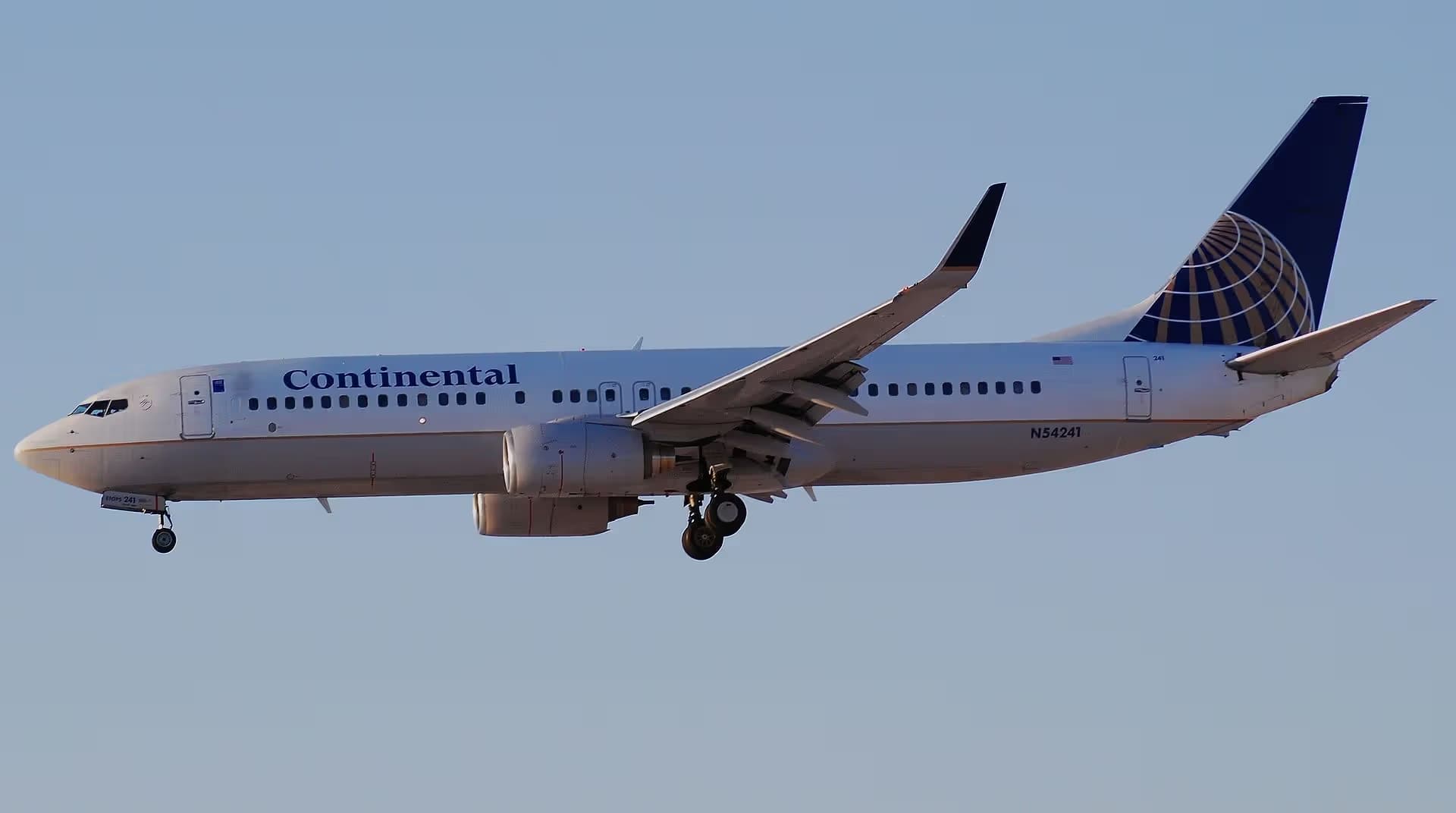 N54241 — Twin-engine aircraft